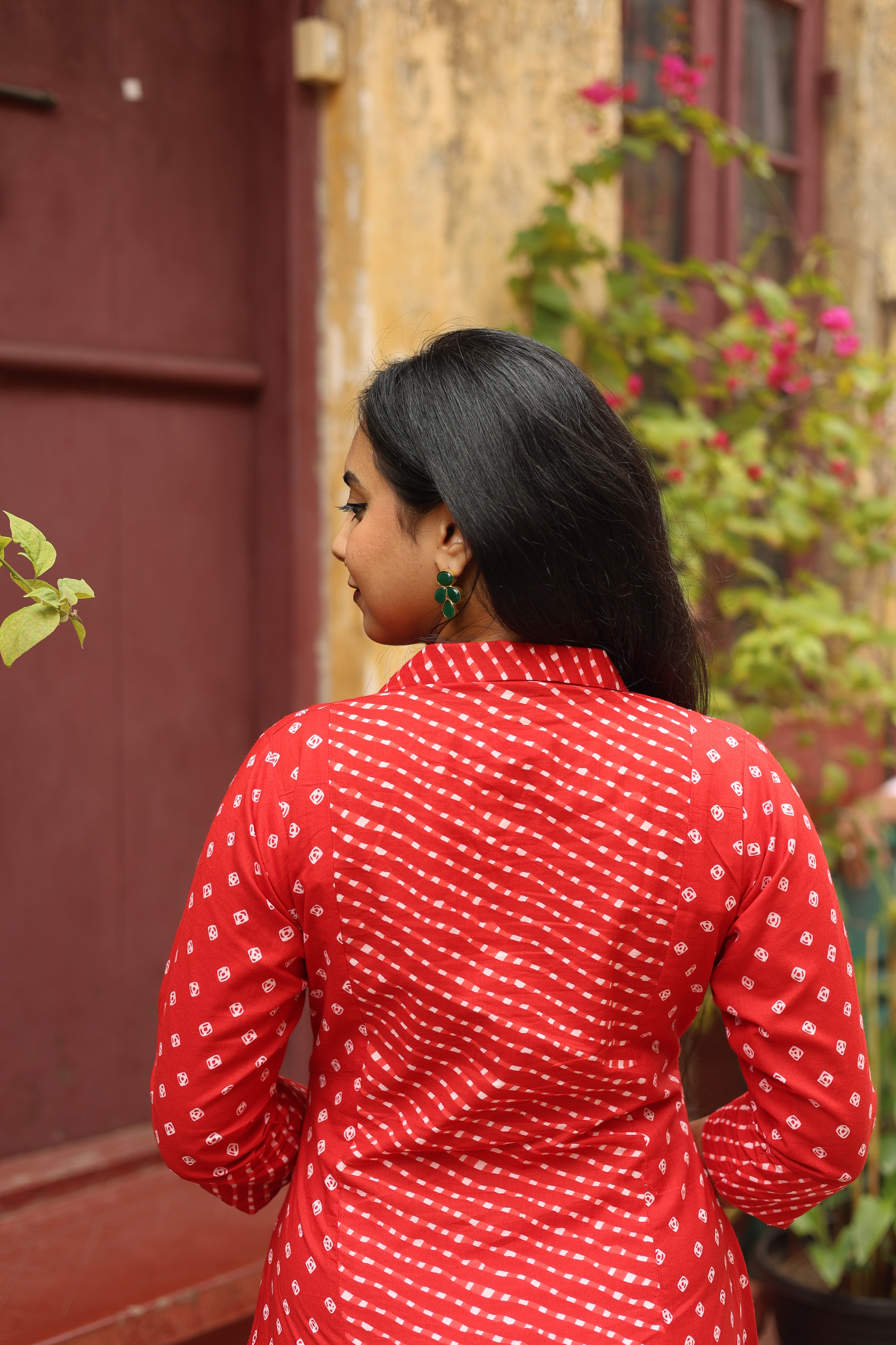 South Cotton Kurti: Chic Three-Panel Cut & Side Pocket-Bandhani print on the center panel.