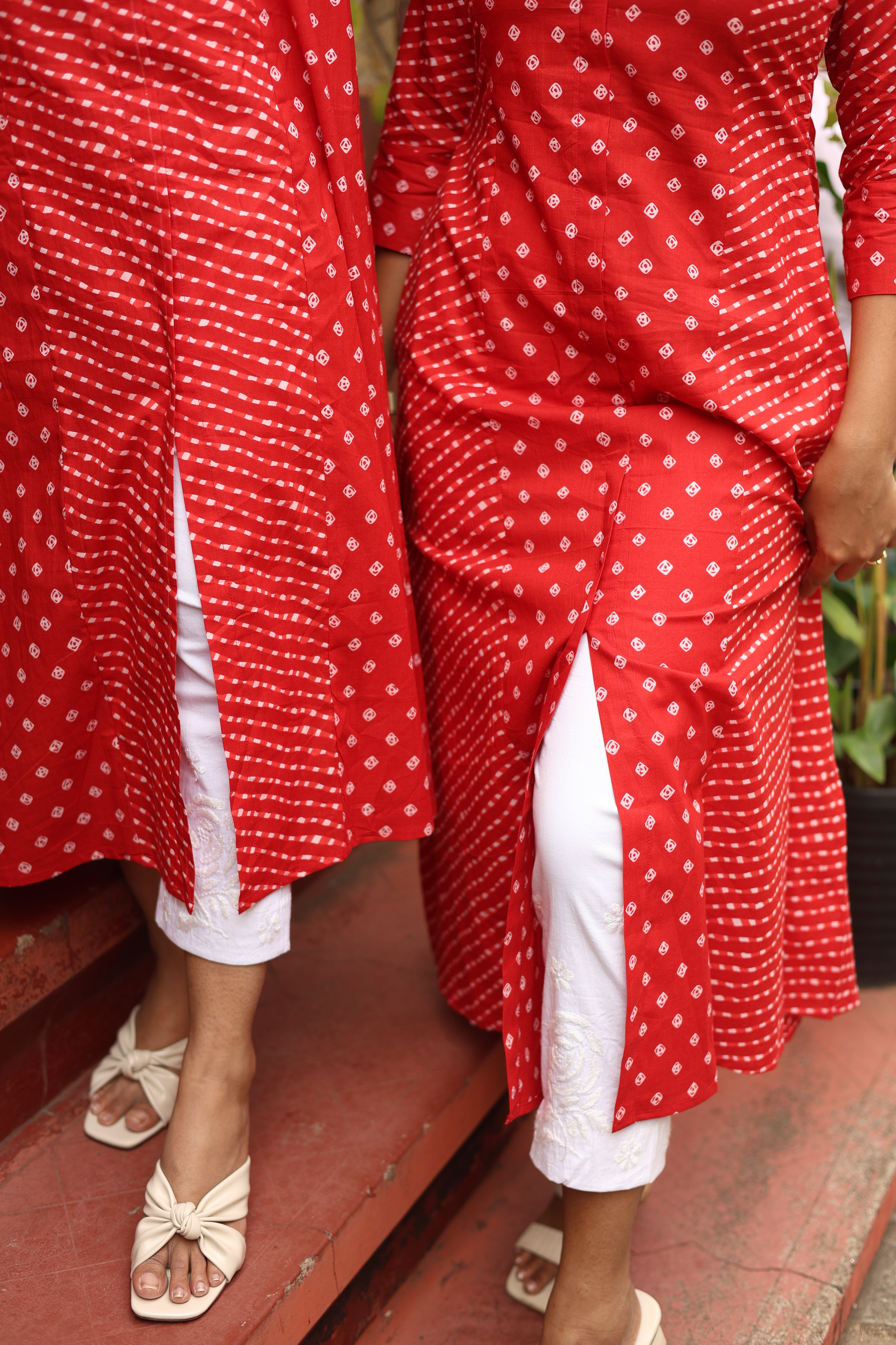 South Cotton Kurti: Chic Three-Panel Cut & Side Pocket-Bandhani print on the center panel.