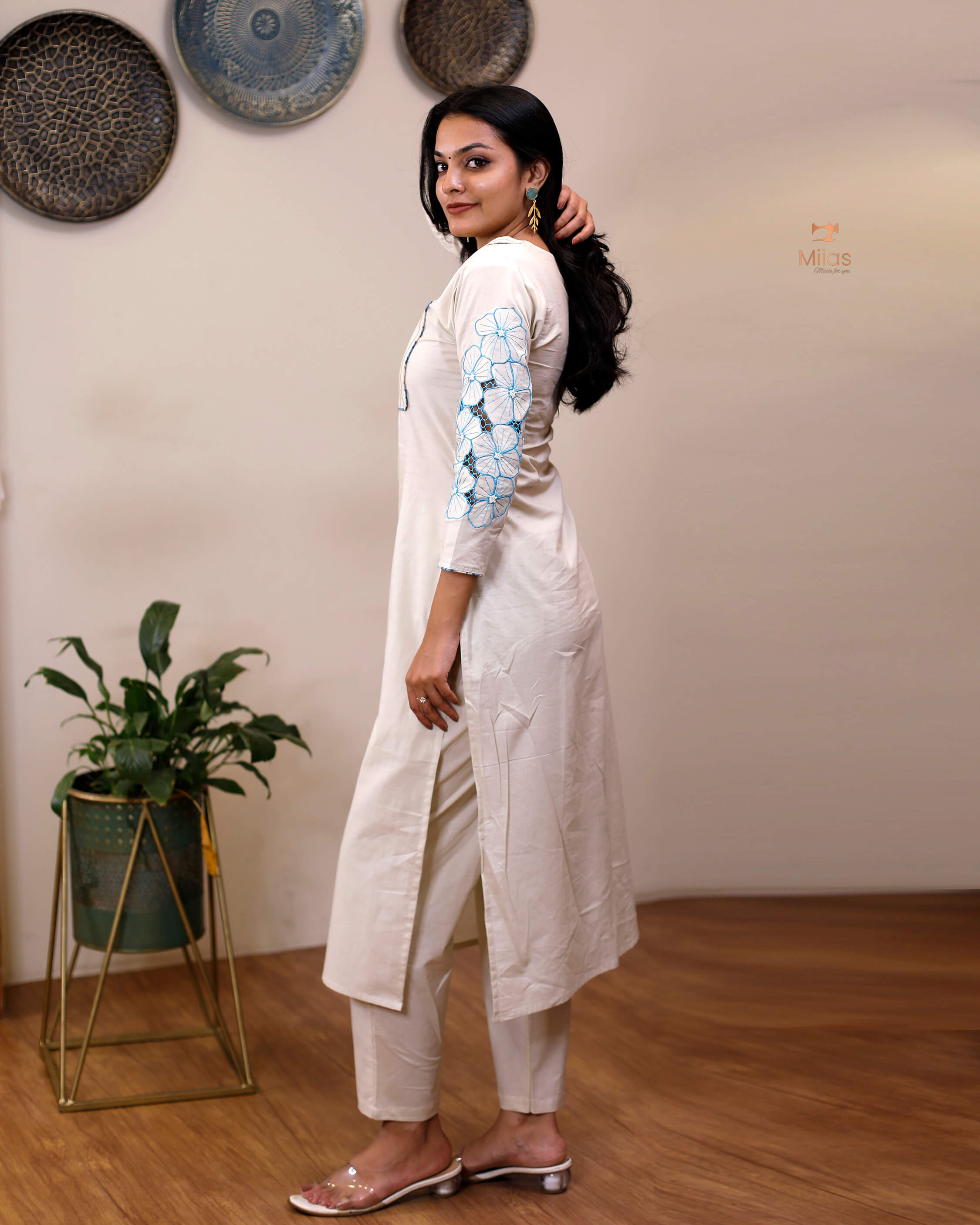 Elegant 3-Pc Ethnic Cotton Set: Embroidered Top & Lahariya Dupatta