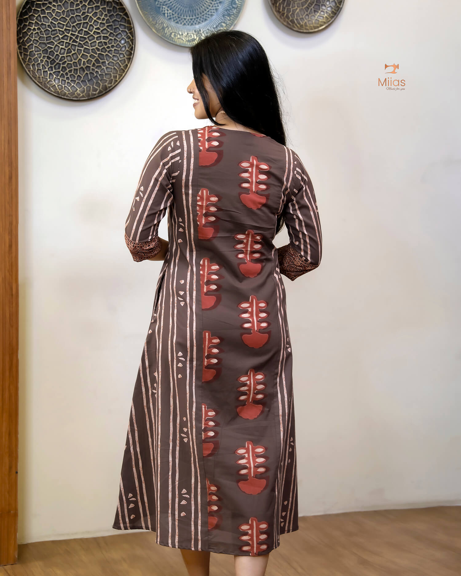 South Cotton Kurti: Beaded, Sequined Yoke & Ajrakh Sleeves-Inverted Print