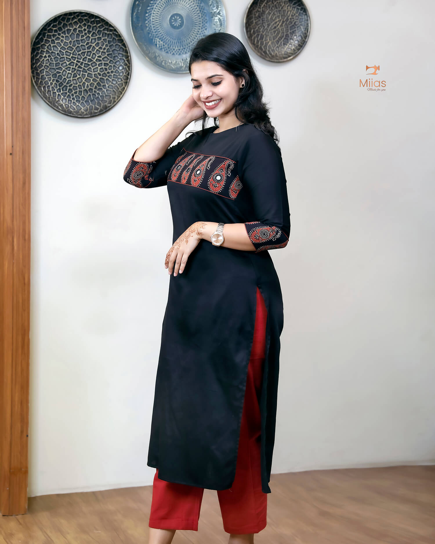 Jam Cotton Kurti with Sparkling Bead & Mirror Neck