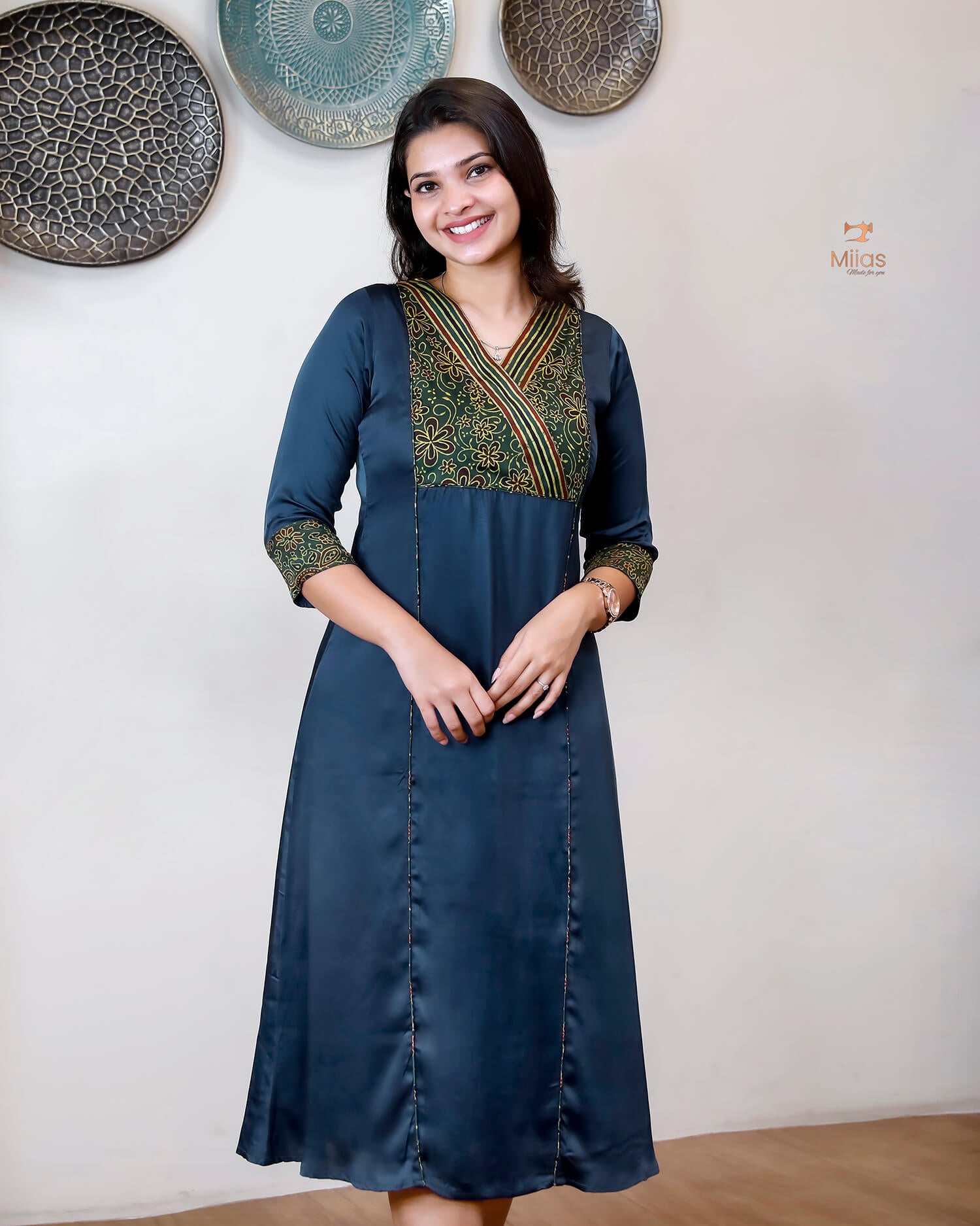 Modal Silk Kurti: Vibrant Contrast Print & Luxurious Drape-Blue.