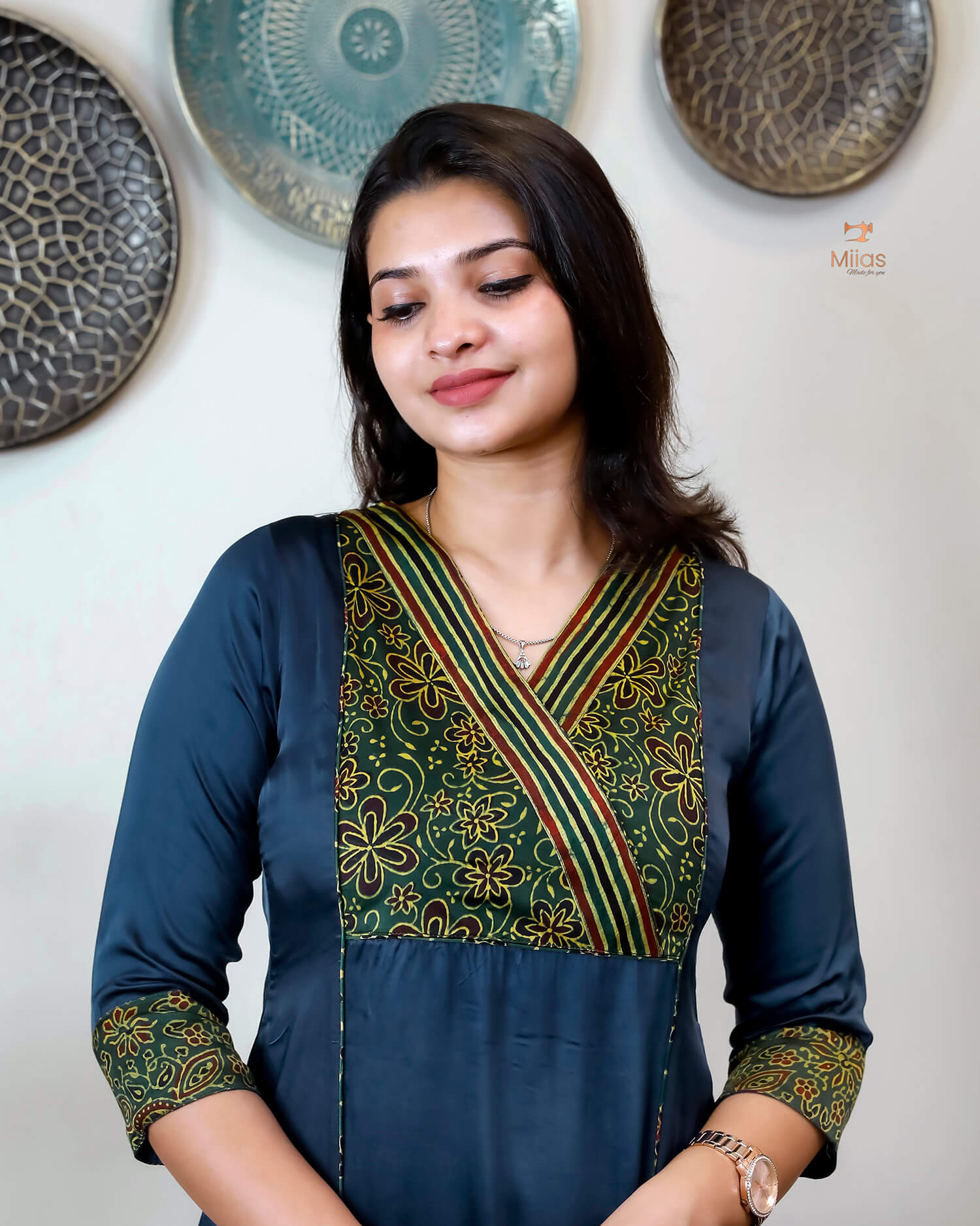 Modal Silk Kurti: Vibrant Contrast Print & Luxurious Drape-Blue.
