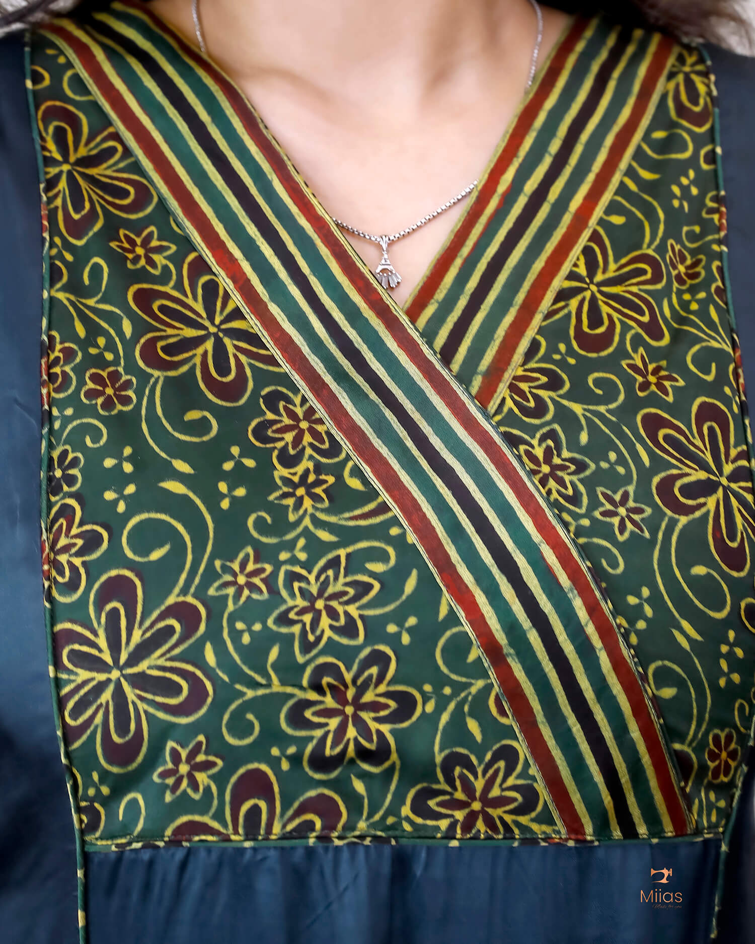 Modal Silk Kurti: Vibrant Contrast Print & Luxurious Drape-Blue.