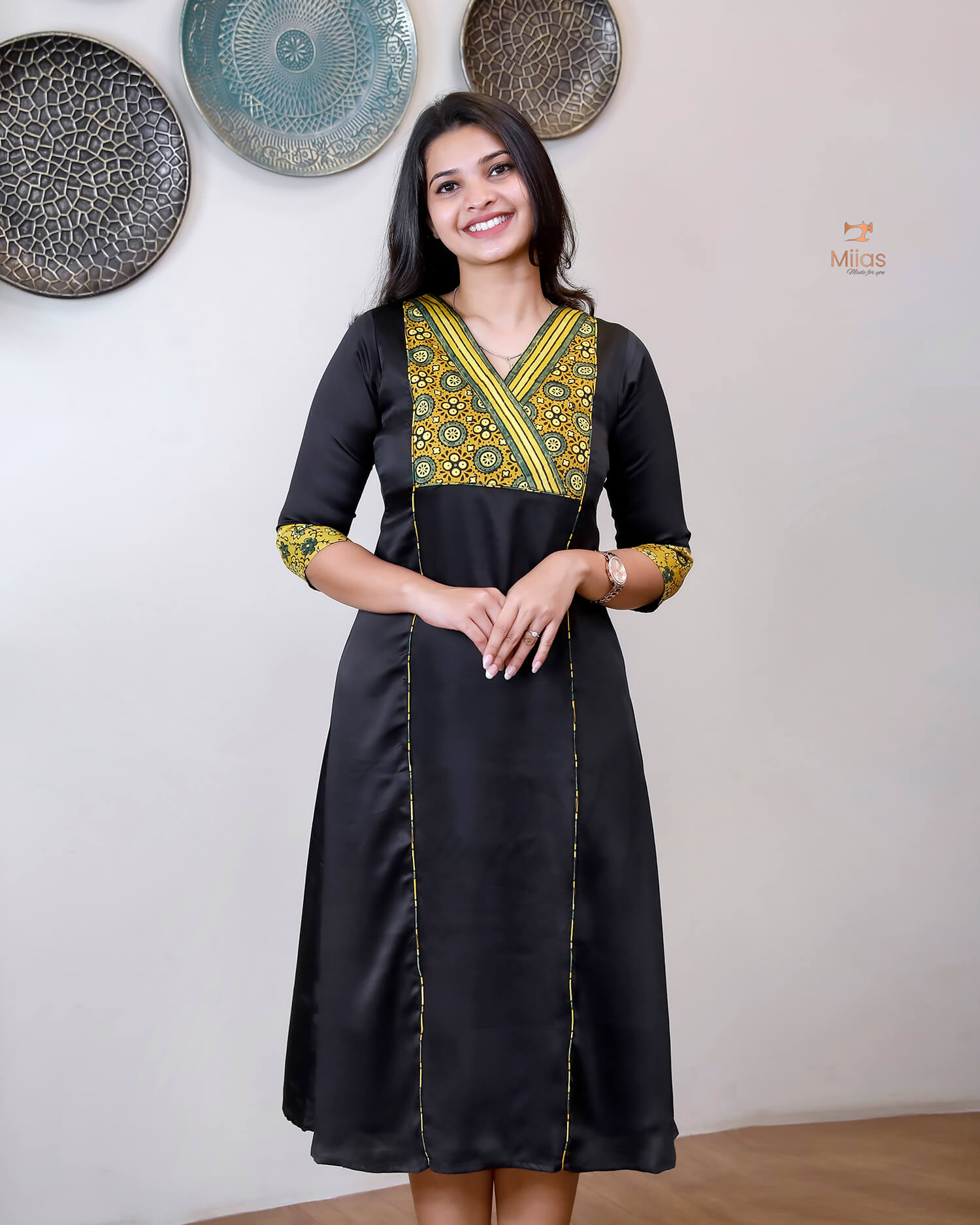 Modal Silk Kurti: Vibrant Contrast Print & Luxurious Drape-Black.