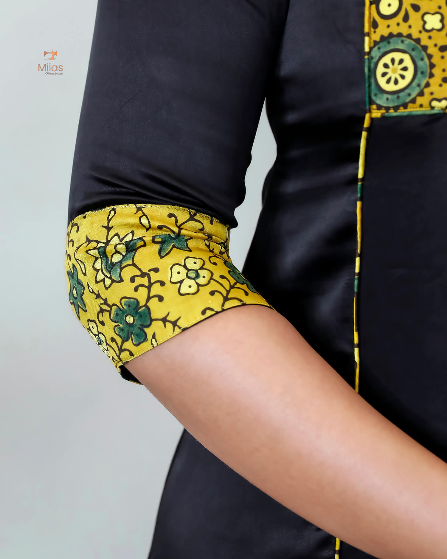 Modal Silk Kurti: Vibrant Contrast Print & Luxurious Drape-Black.