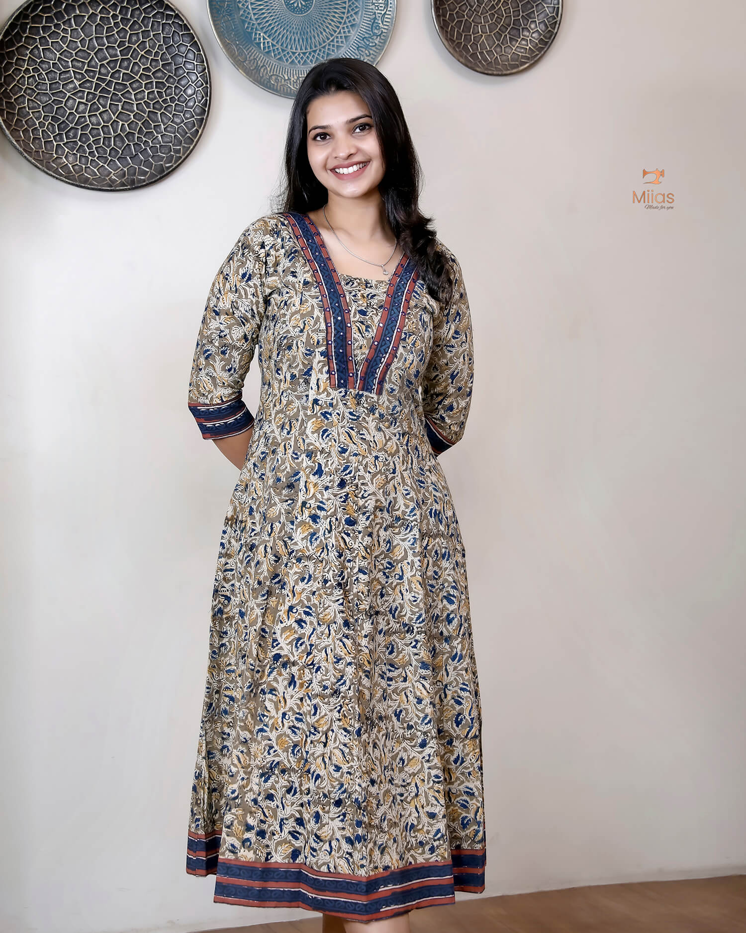 Handcrafted Kalamkari Kurti with Mirror Work & Contrast Borders