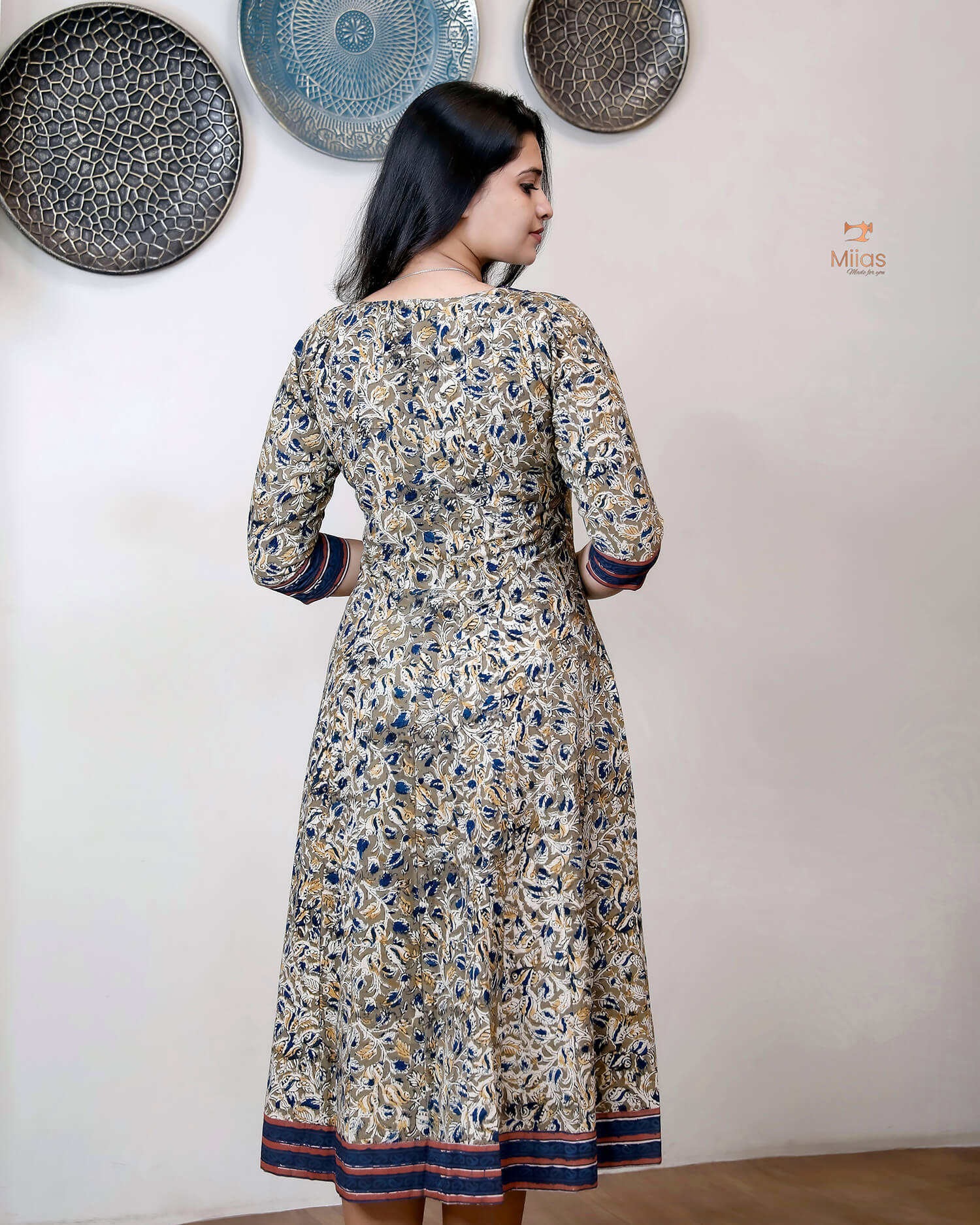 Handcrafted Kalamkari Kurti with Mirror Work & Contrast Borders