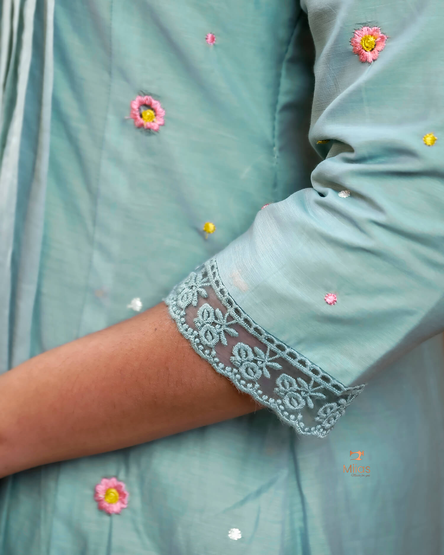 Mul Chanderi Kurti Set – Embroidered 3 Panel Dress with Lace & Pintuck