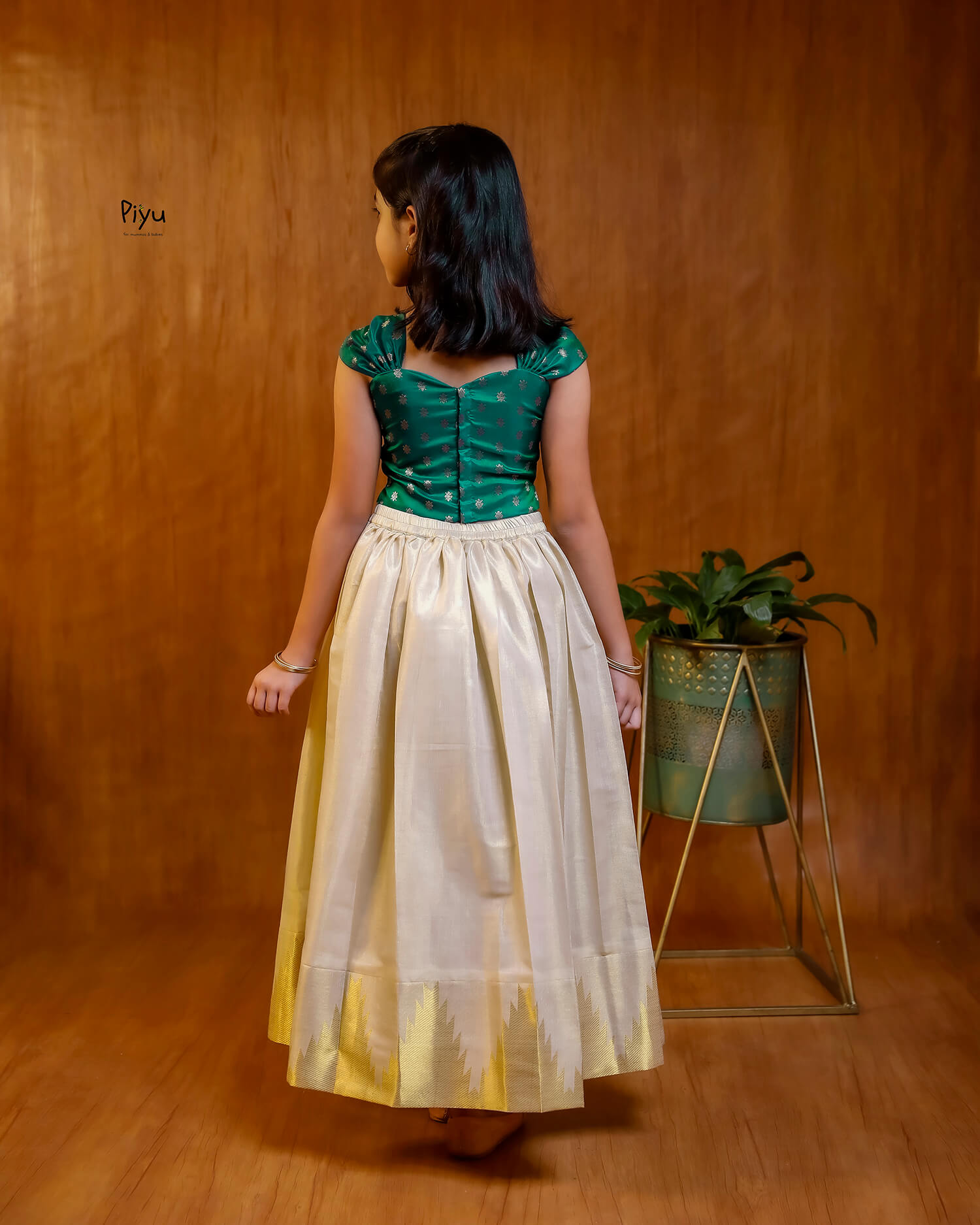 Elegant Banarasi Crop Top & Lined Skirt Set – Festive Sweetheart Neckline