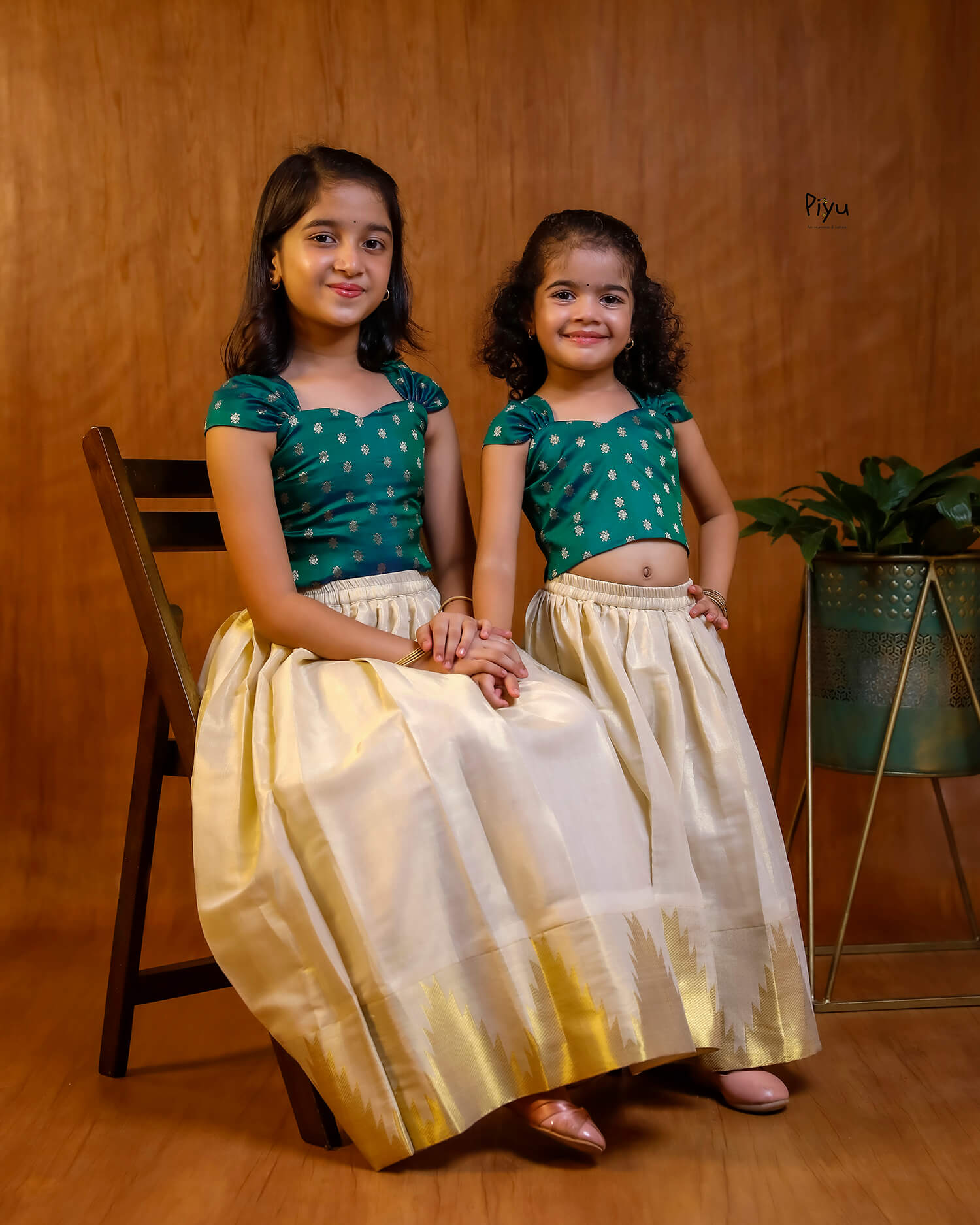 Elegant Banarasi Crop Top & Lined Skirt Set – Festive Sweetheart Neckline