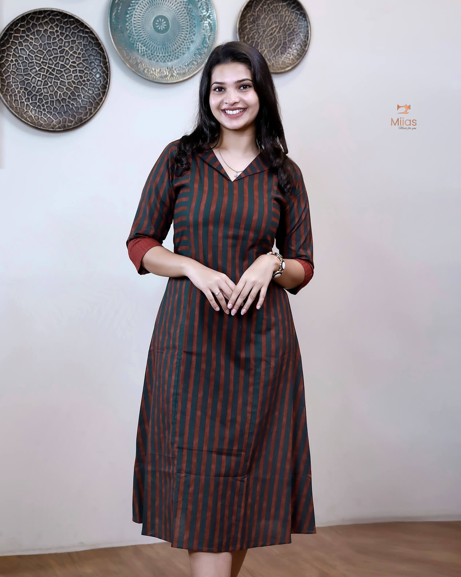 South Cotton Kurti w/ Folding Collar & Pockets.-Maroon & Green.