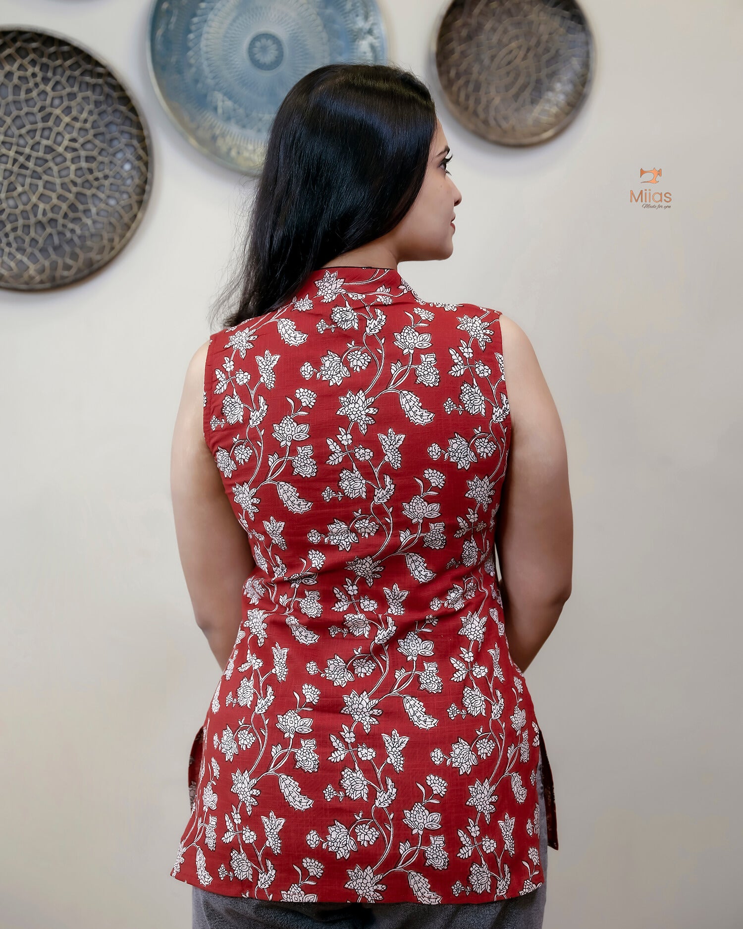 South Cotton Top: High-Neck Sleeveless Top w/ Potli Buttons-Red