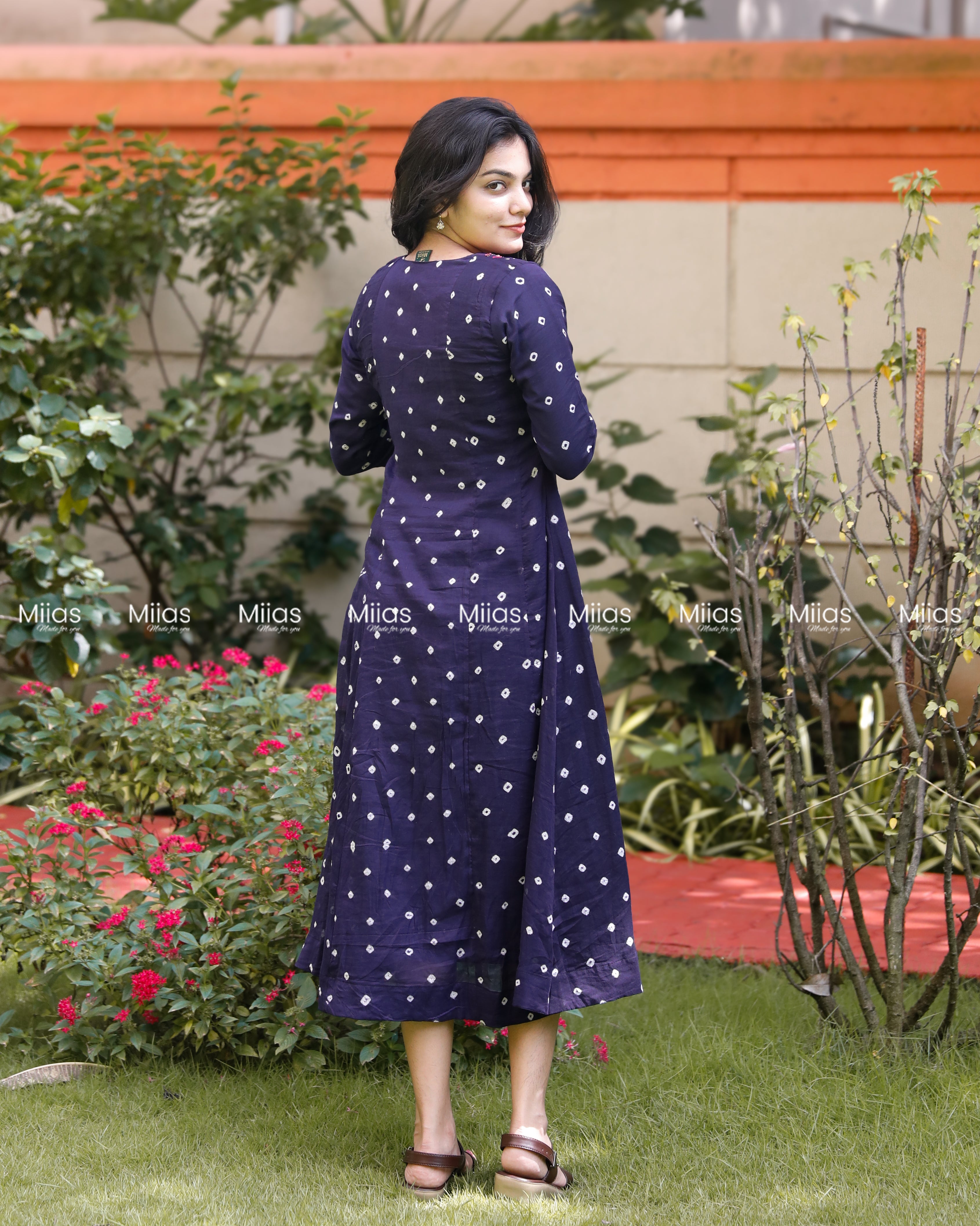 Mul Cotton Bandhani Kurti | Embroidered Yoke + Piping | Deep Bluish Violet