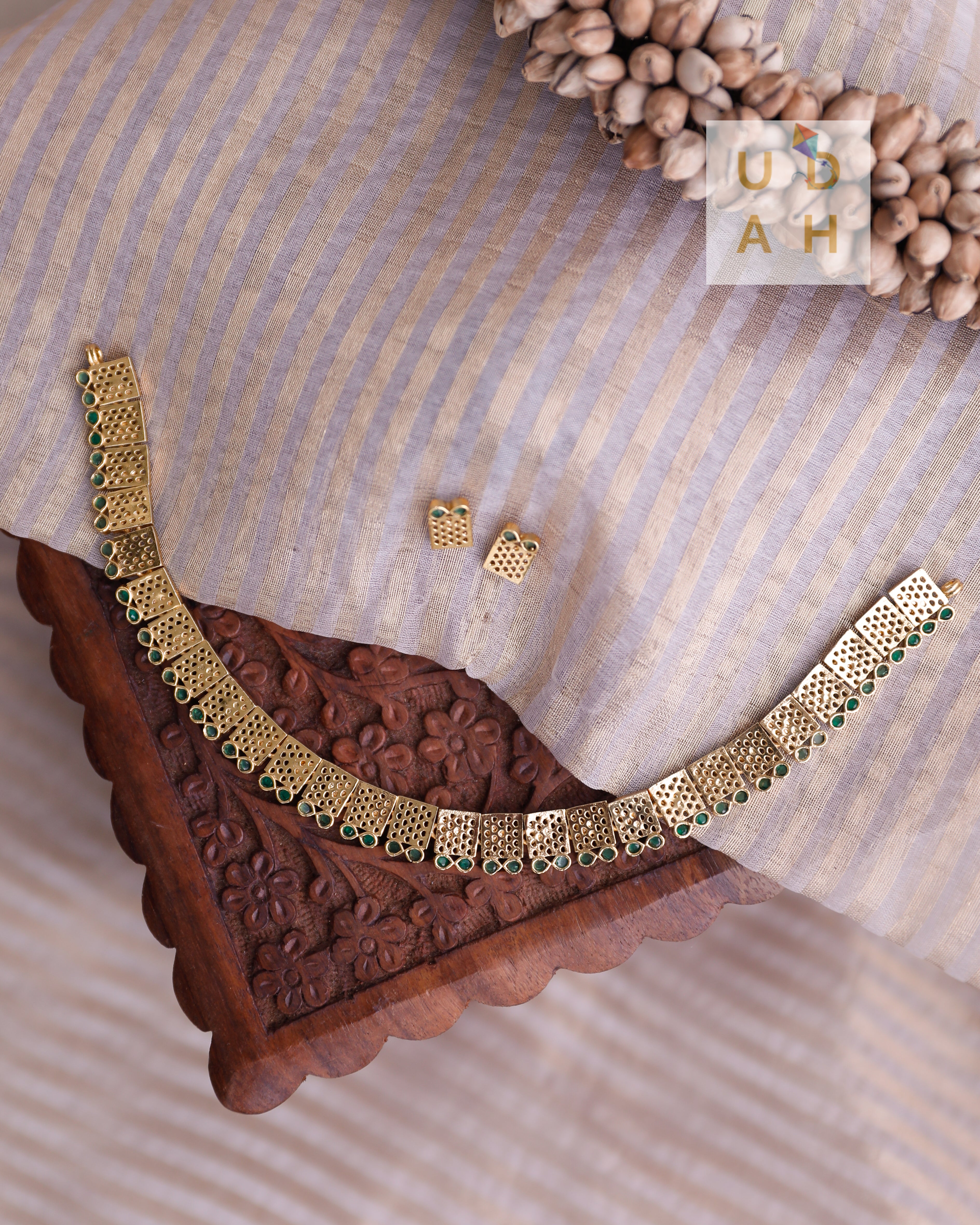 Emerald Kemp Flat Choker Set