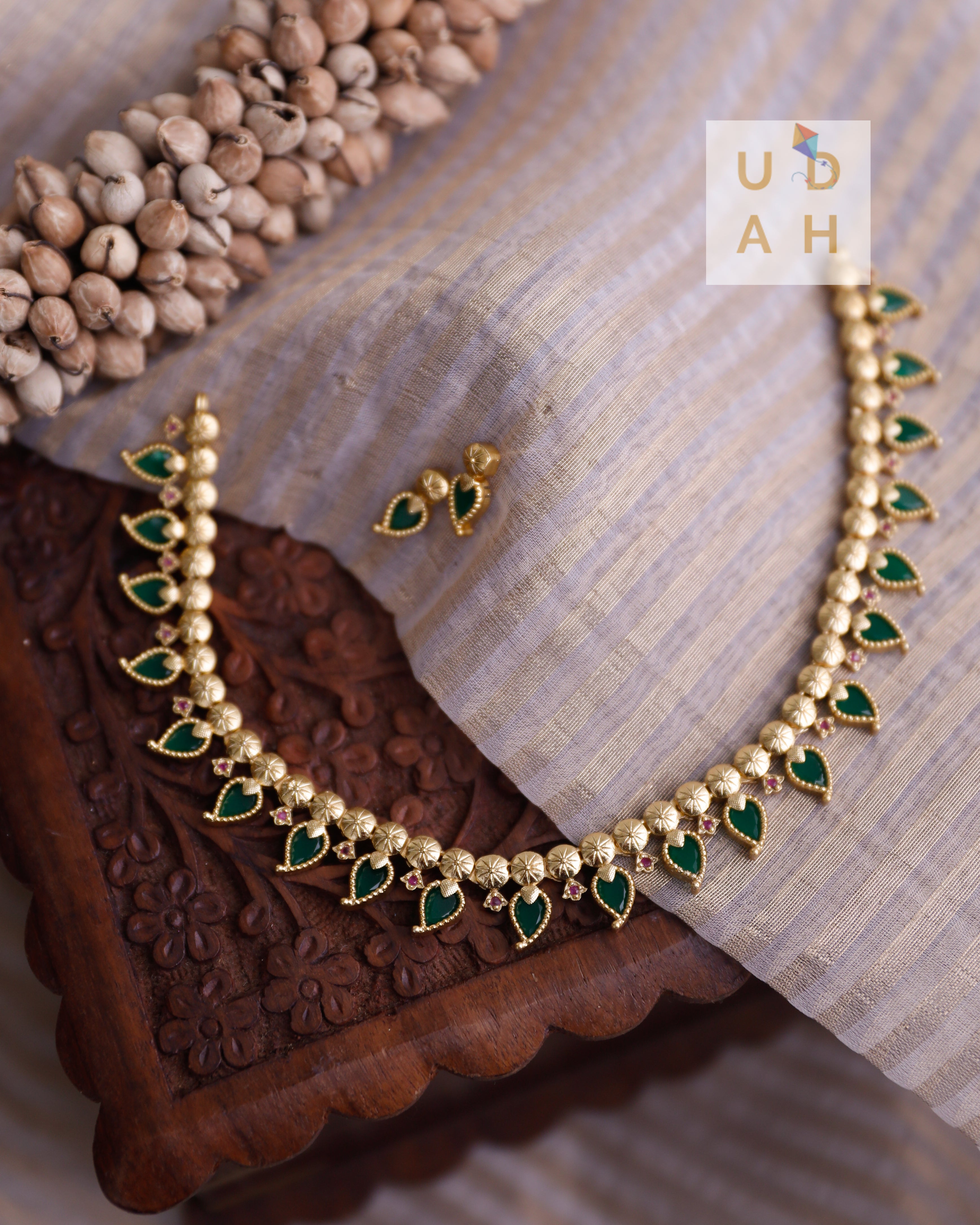 The Emerald Mango (Manga) Kemp Choker Set