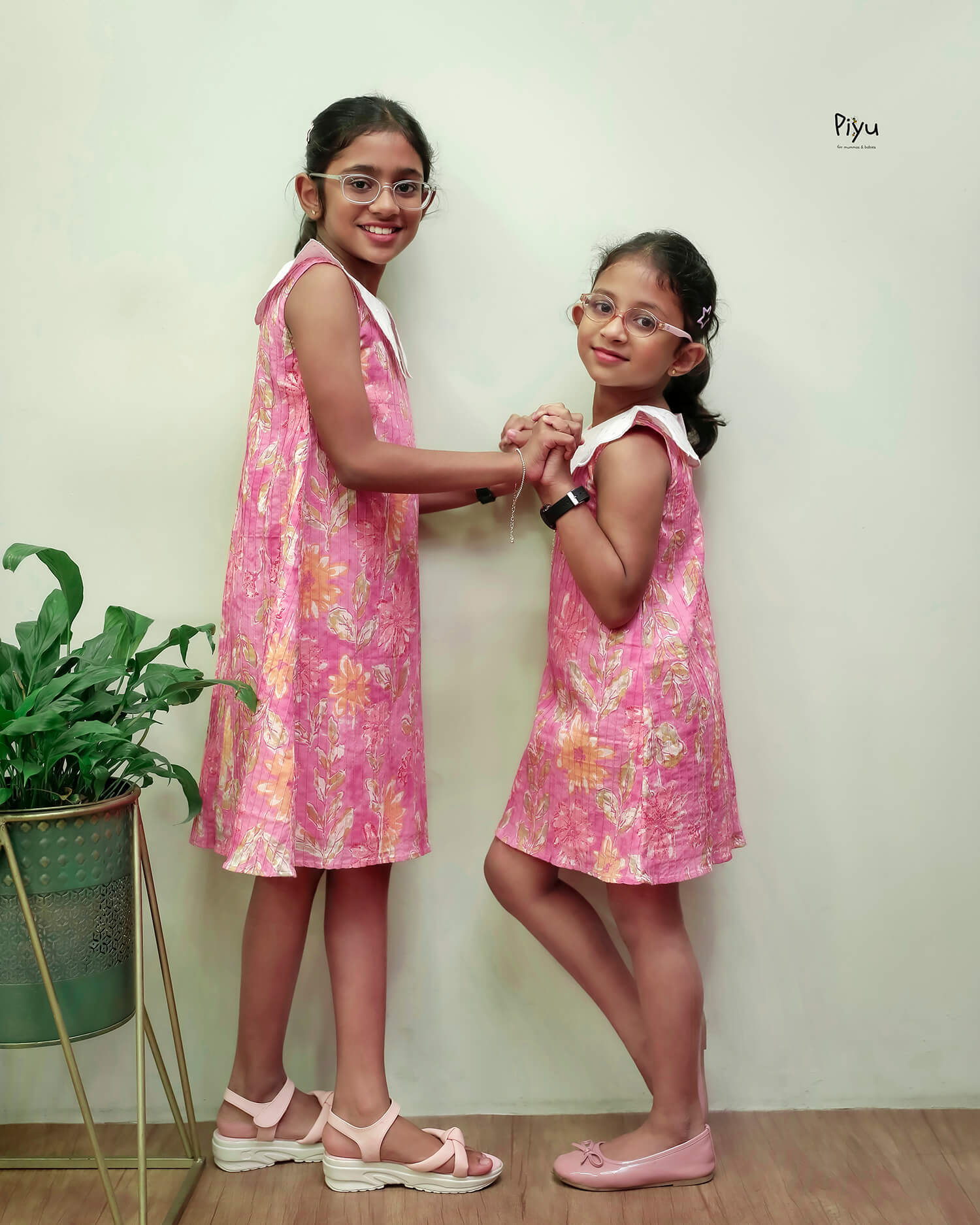 Cotton A-Line Dress: Scalloped Collar & Concealed Zip