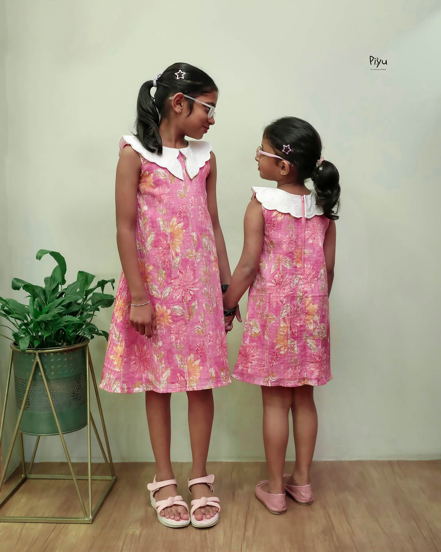 Cotton A-Line Dress: Scalloped Collar & Concealed Zip