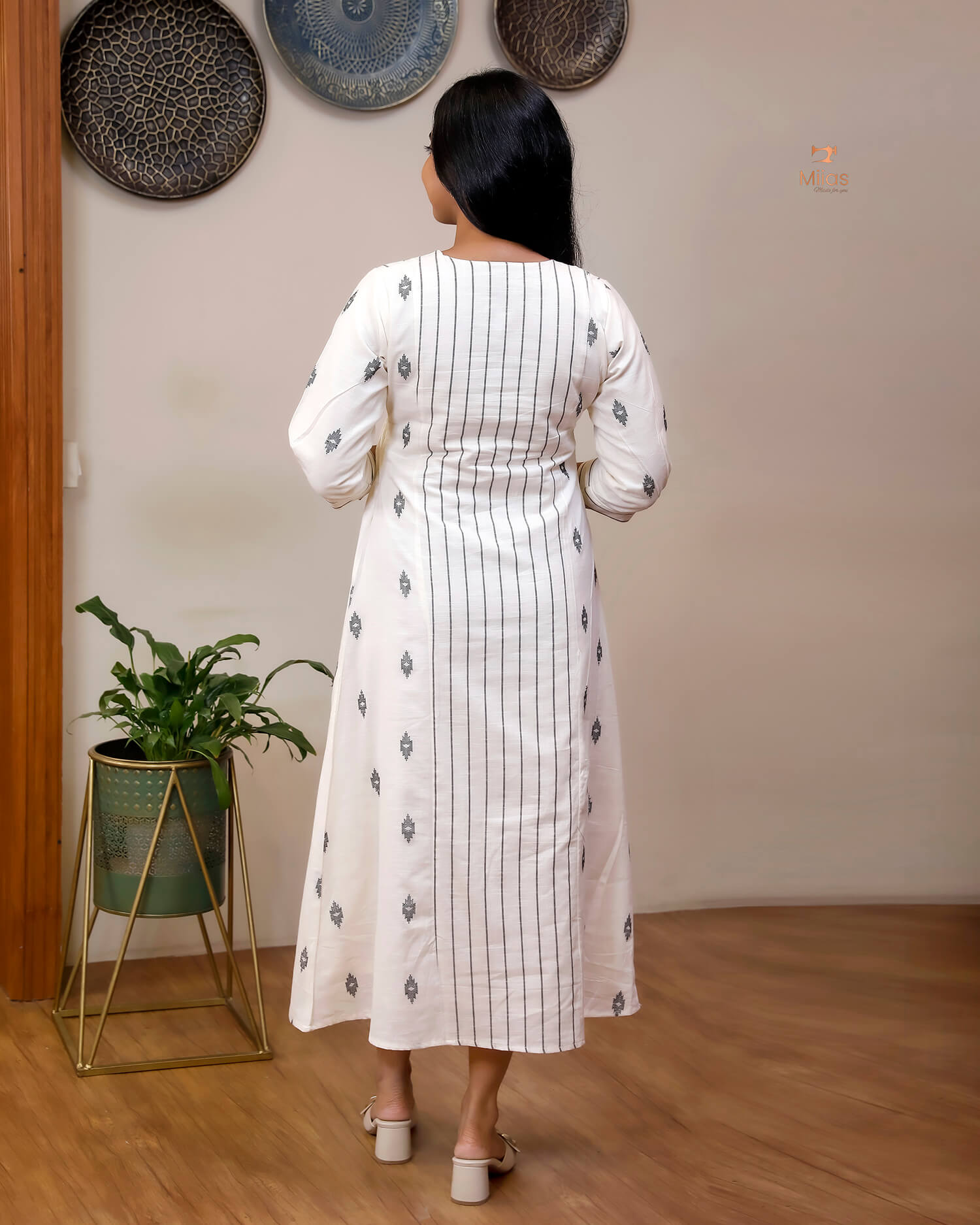 Pure Cotton Three-Panel Kurti | Embroidered & Beaded Neck-Inverted Print