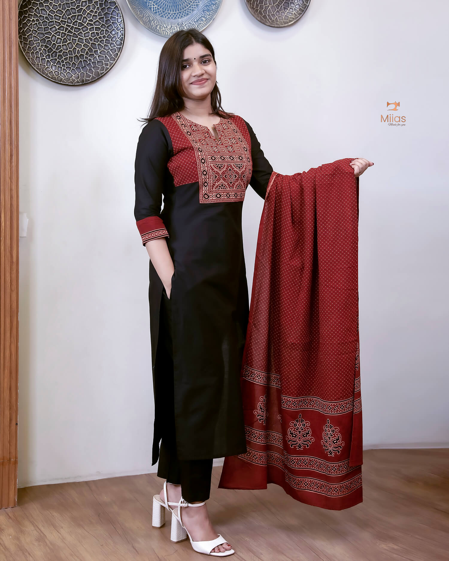 Lawn Cotton 3-Pc: Ajrakh Print Yoke & Dupatta Set-Black.