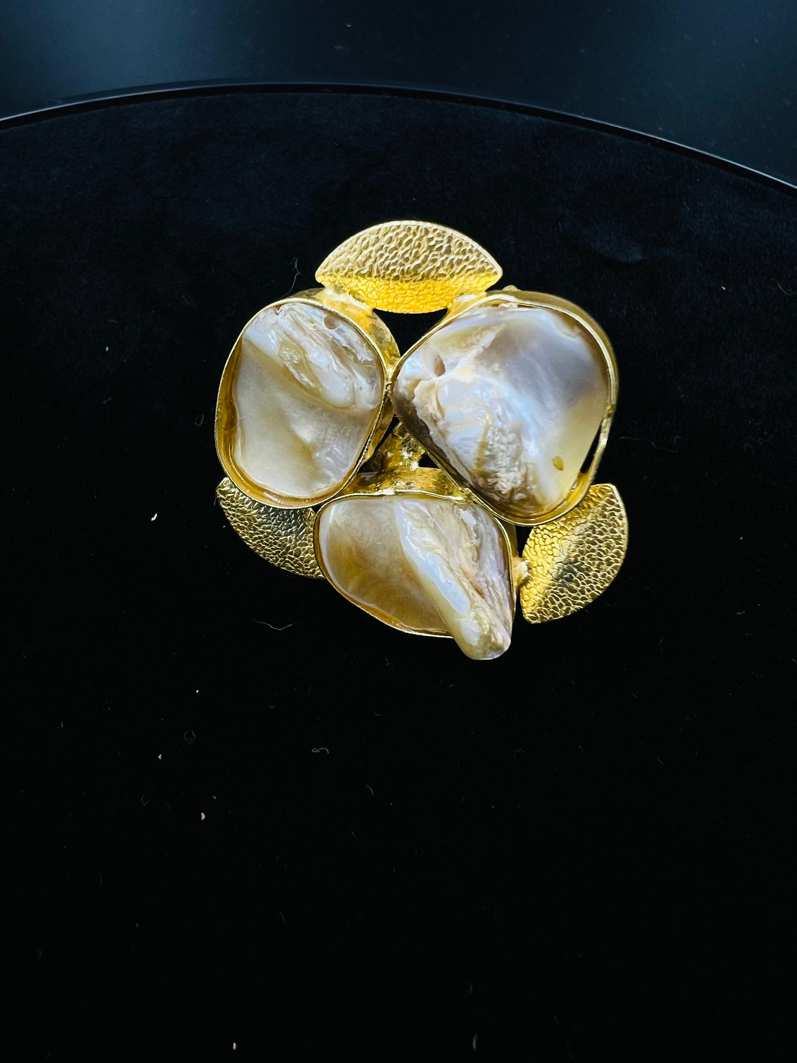 Iridescent Mother-of-Pearl Cluster Ring in Gold