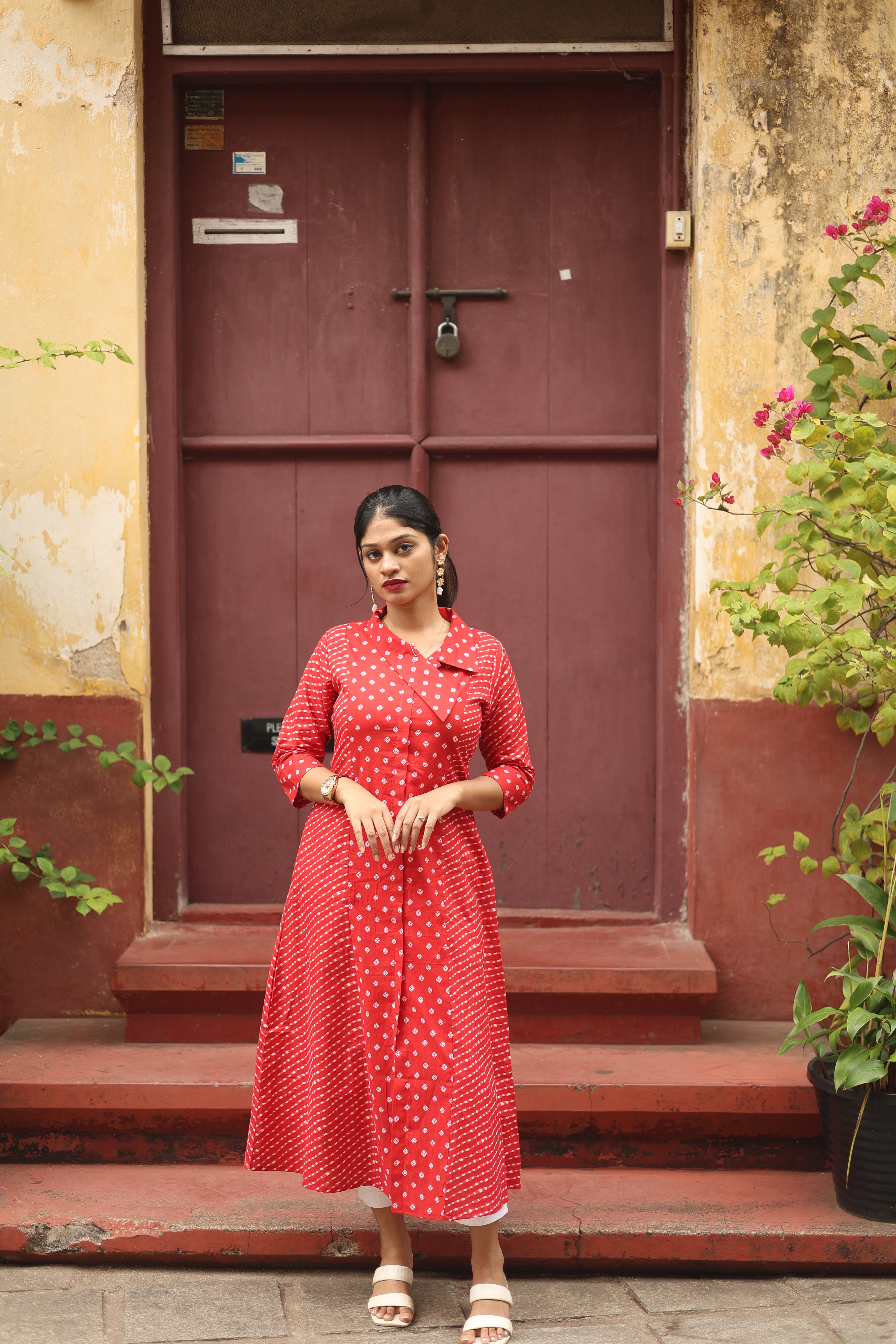 South Cotton Kurti: Chic Three-Panel Cut & Side Pocket-Bandhani print on the center panel.