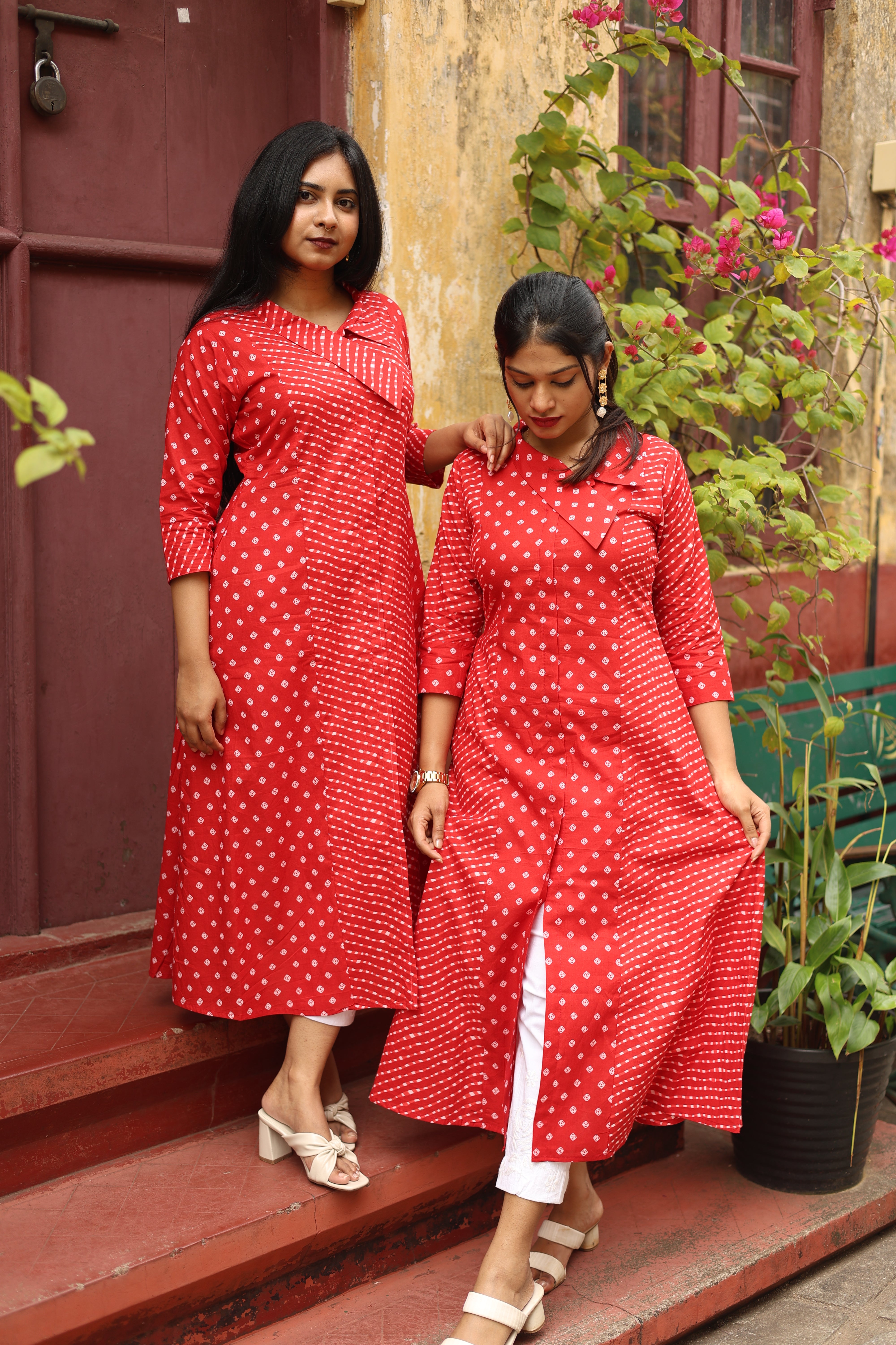 South Cotton Kurti: Chic Three-Panel Cut & Side Pocket-Bandhani print on the center panel.