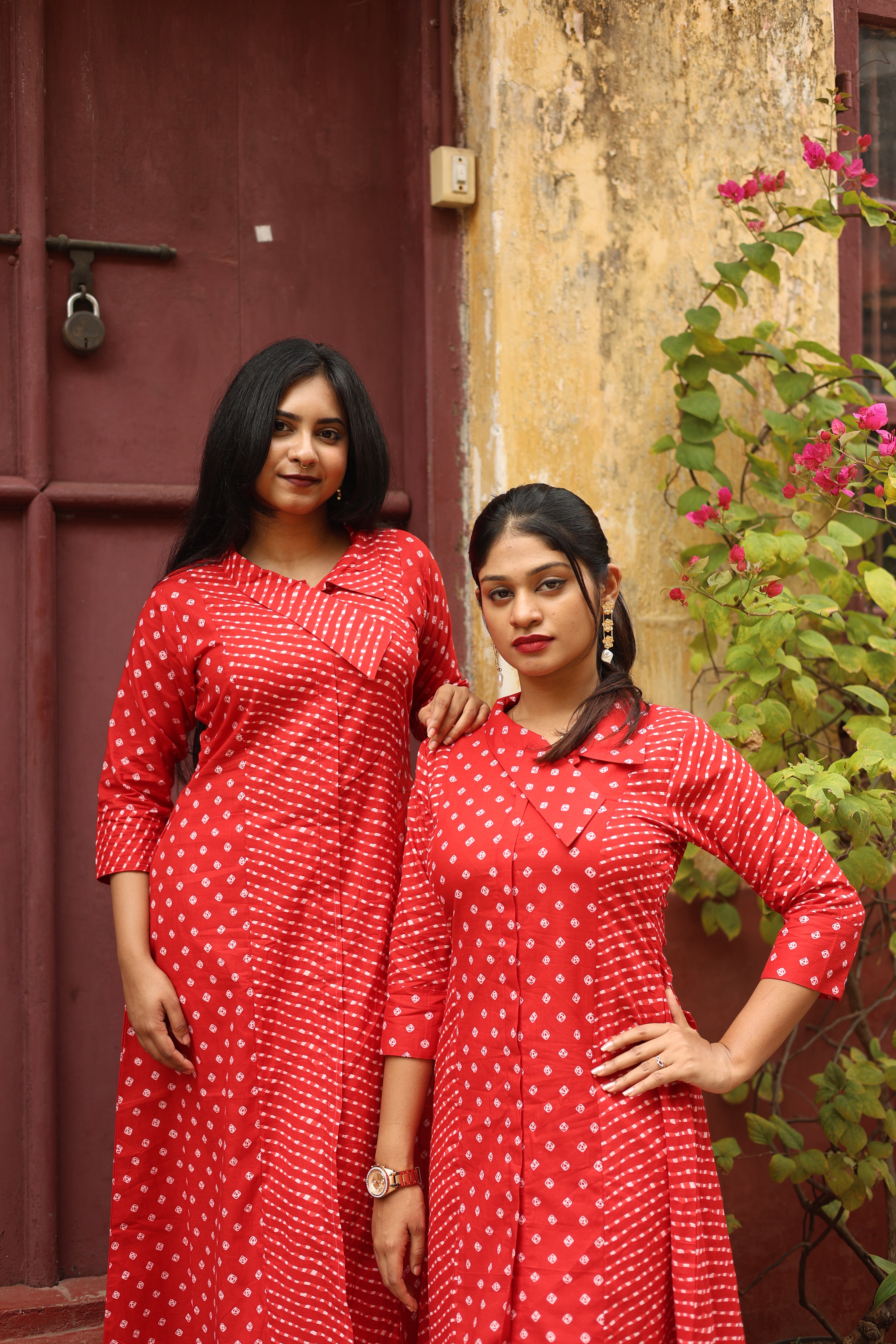 South Cotton Kurti: Chic Three-Panel Cut & Side Pocket-Bandhani print on the center panel.