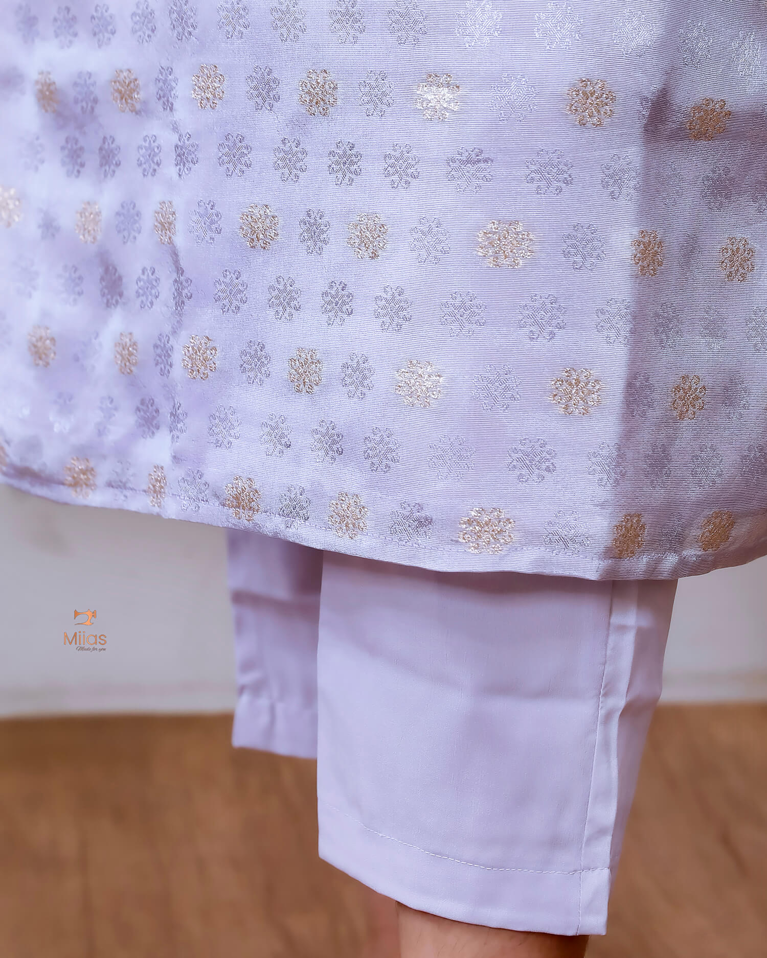 Tissue Jacquard Co-ord Set: Printed Top & Matching Crepe Bottoms-Pastel Lavender.