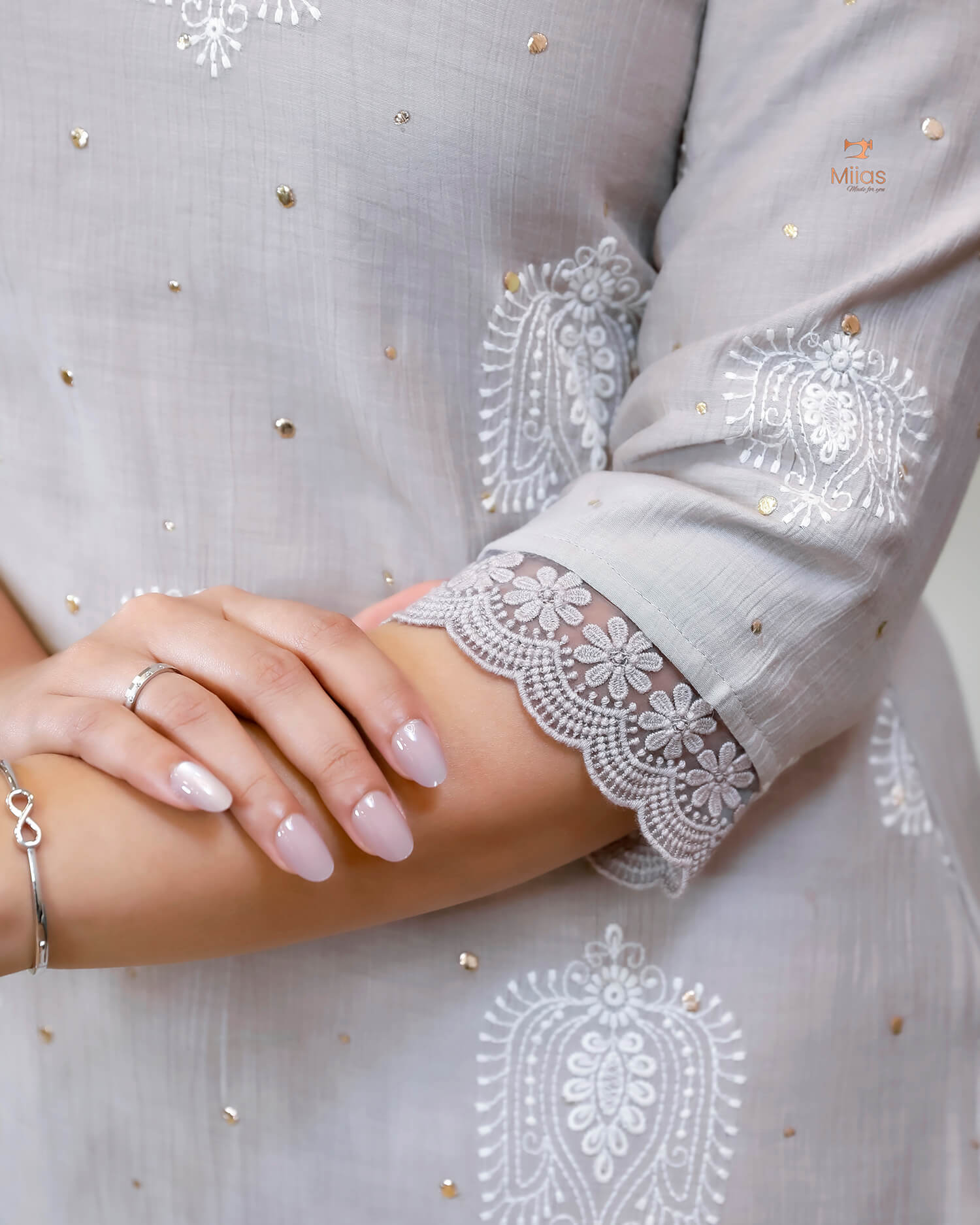 Crushed Dhara Silk | Embroidered Slit Top & Dupatta Set | Pastel Grey