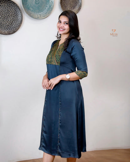 Modal Silk Kurti: Vibrant Contrast Print & Luxurious Drape-Blue.
