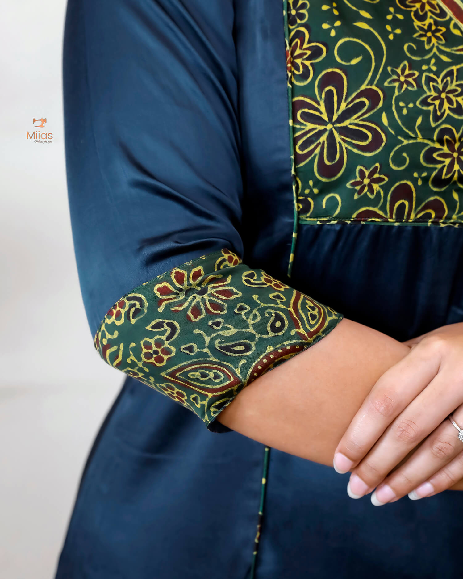 Modal Silk Kurti: Vibrant Contrast Print & Luxurious Drape-Blue.