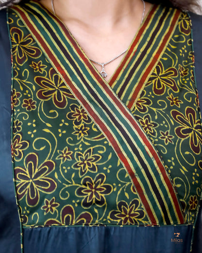 Modal Silk Kurti: Vibrant Contrast Print & Luxurious Drape-Blue.