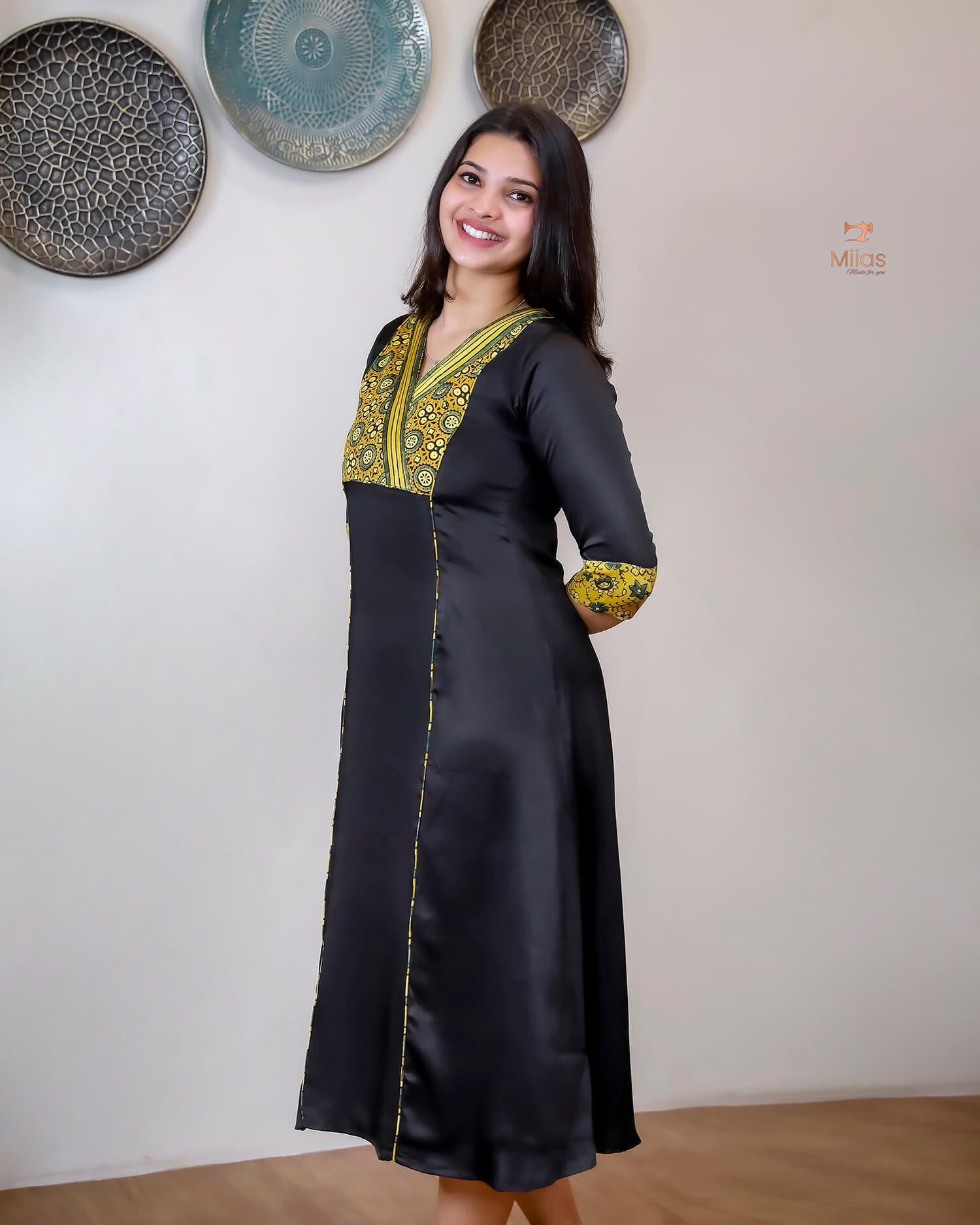 Modal Silk Kurti: Vibrant Contrast Print & Luxurious Drape-Black.