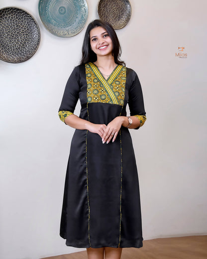 Modal Silk Kurti: Vibrant Contrast Print & Luxurious Drape-Black.