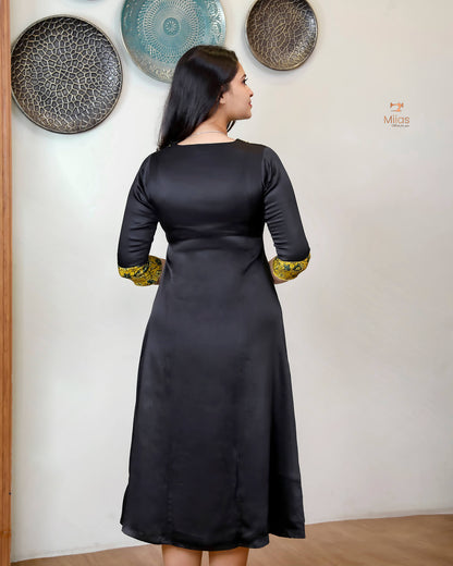 Modal Silk Kurti: Vibrant Contrast Print & Luxurious Drape-Black.