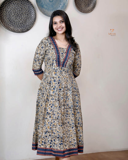 Handcrafted Kalamkari Kurti with Mirror Work & Contrast Borders