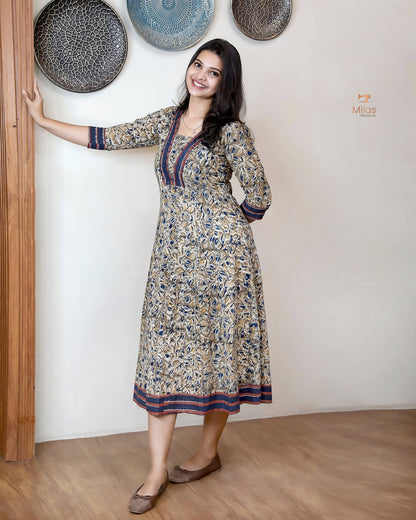 Handcrafted Kalamkari Kurti with Mirror Work & Contrast Borders