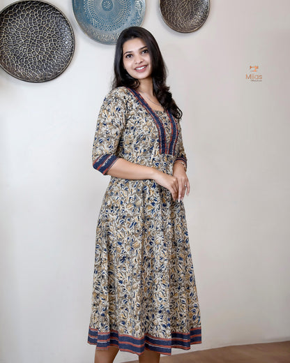 Handcrafted Kalamkari Kurti with Mirror Work & Contrast Borders