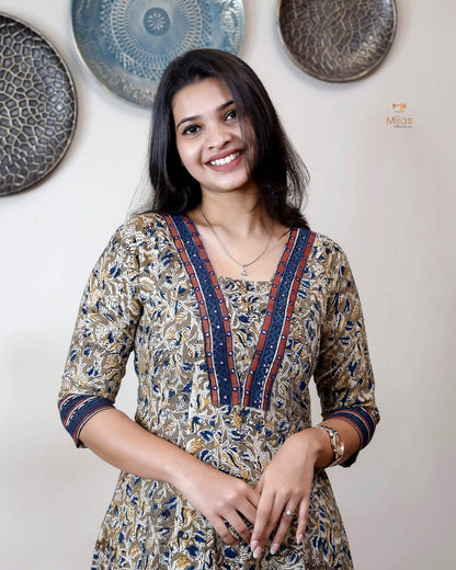 Handcrafted Kalamkari Kurti with Mirror Work & Contrast Borders