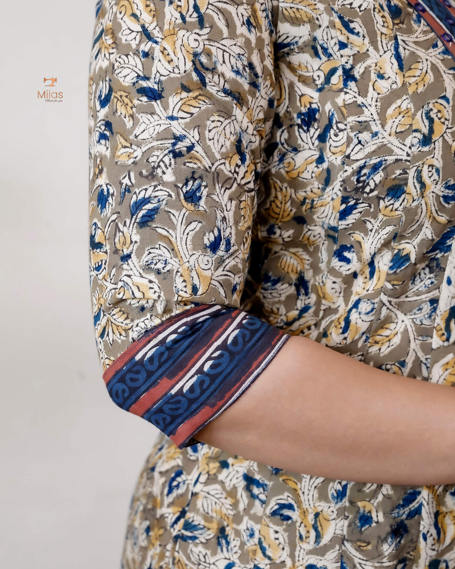 Handcrafted Kalamkari Kurti with Mirror Work & Contrast Borders