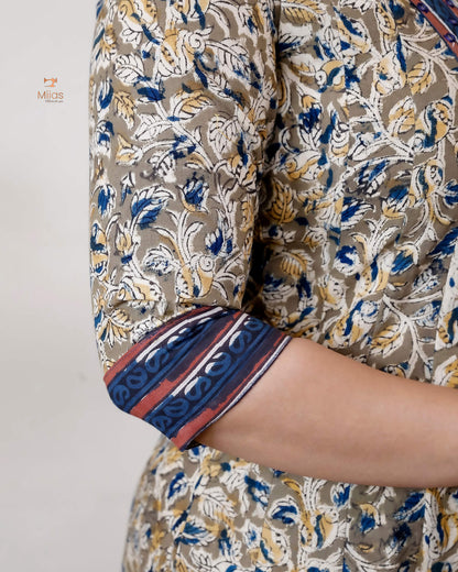 Handcrafted Kalamkari Kurti with Mirror Work & Contrast Borders