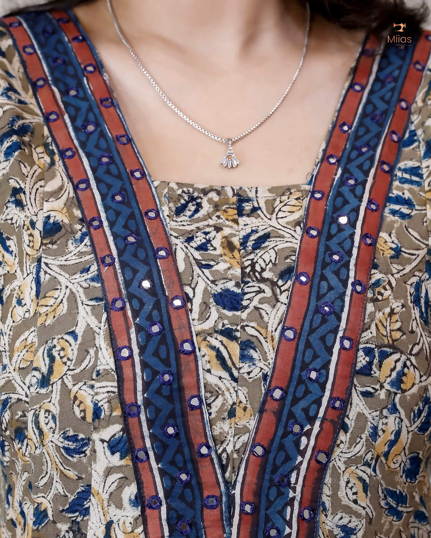 Handcrafted Kalamkari Kurti with Mirror Work & Contrast Borders