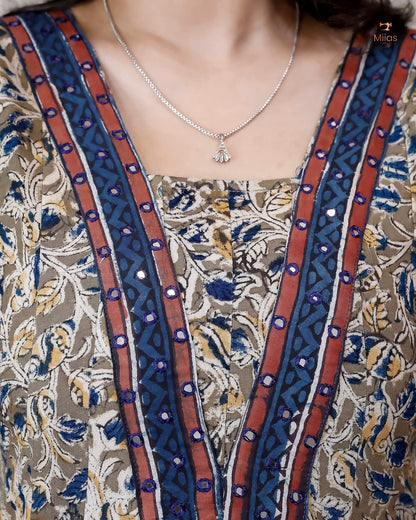 Handcrafted Kalamkari Kurti with Mirror Work & Contrast Borders
