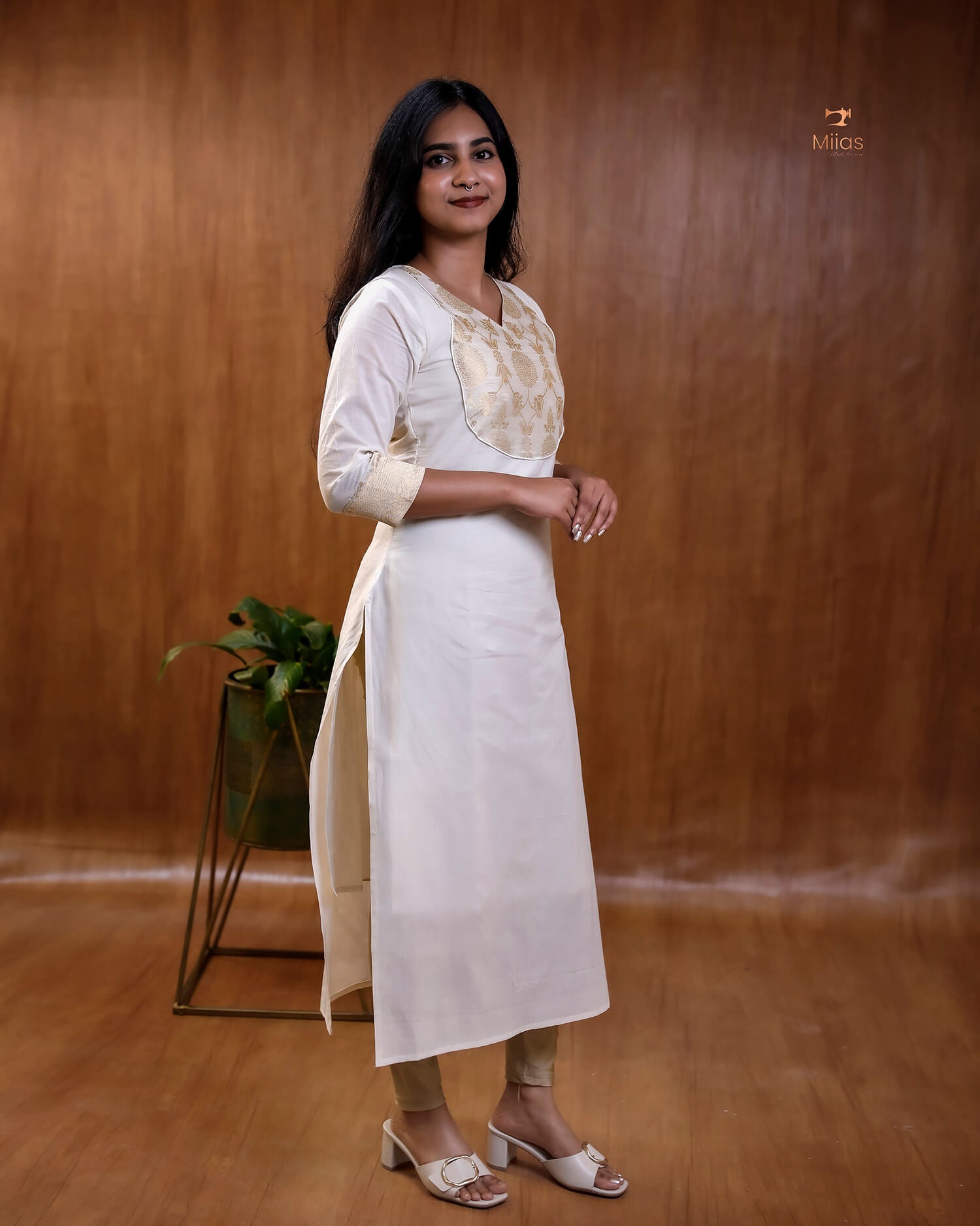 Kerala Cotton Kurti with Banarasi Yoke & Leaf Neck Design