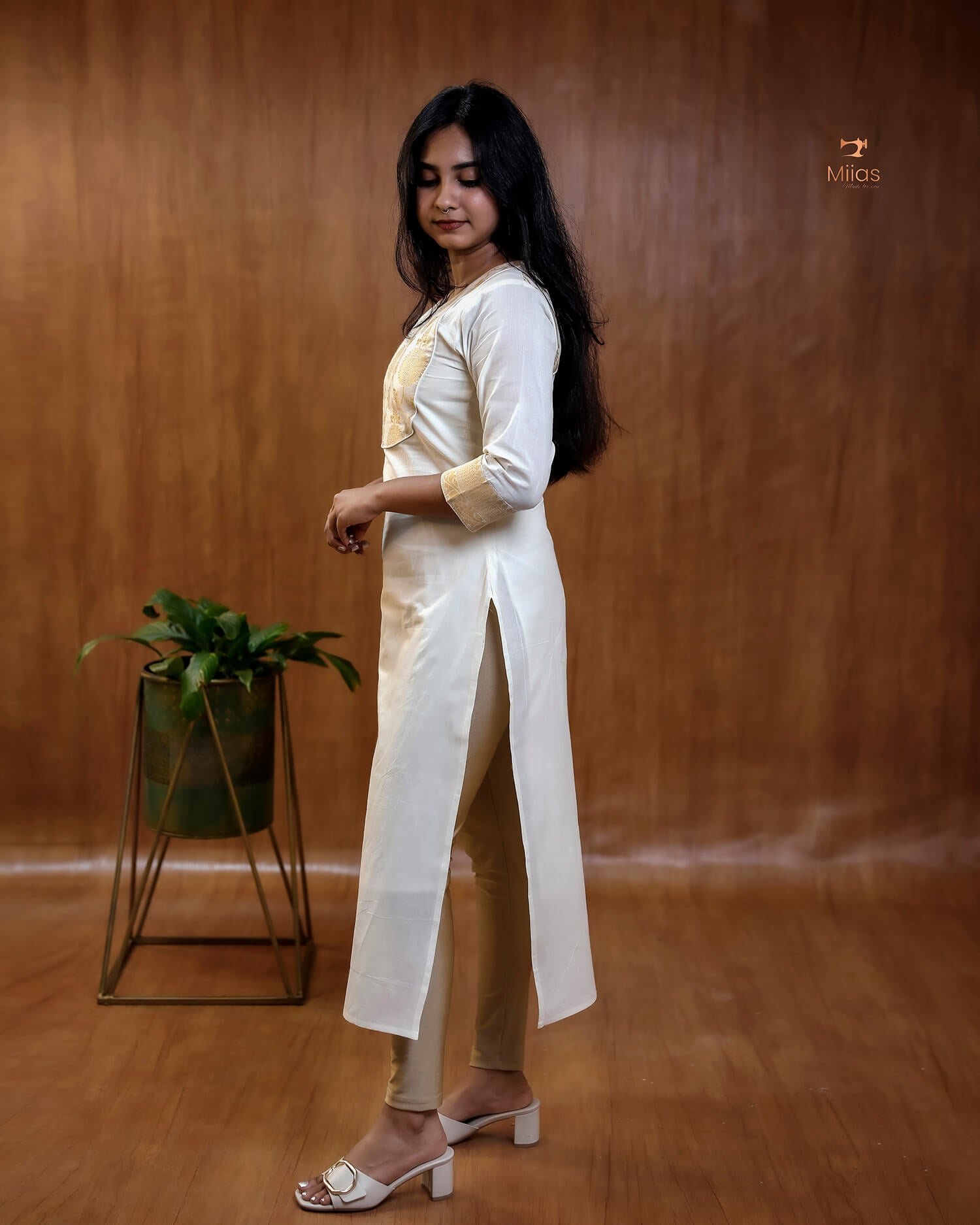 Kerala Cotton Kurti with Banarasi Yoke & Leaf Neck Design