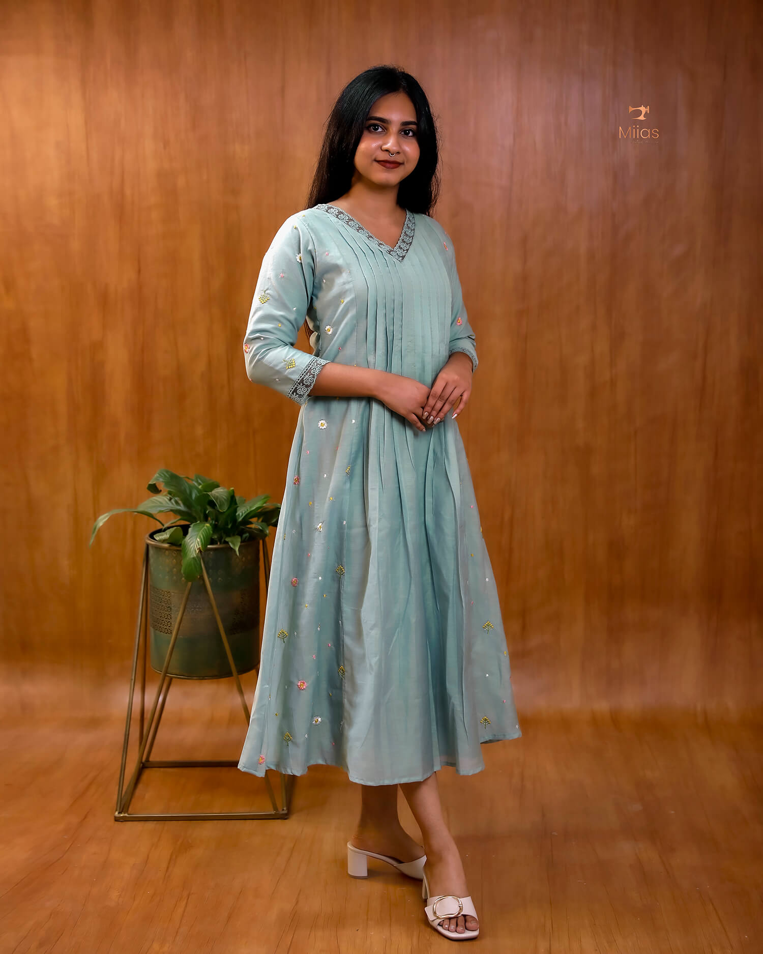 Mul Chanderi Kurti Set – Embroidered 3 Panel Dress with Lace & Pintuck