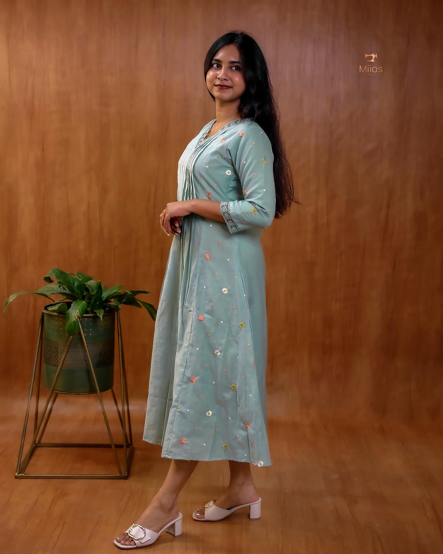 Mul Chanderi Kurti Set – Embroidered 3 Panel Dress with Lace & Pintuck
