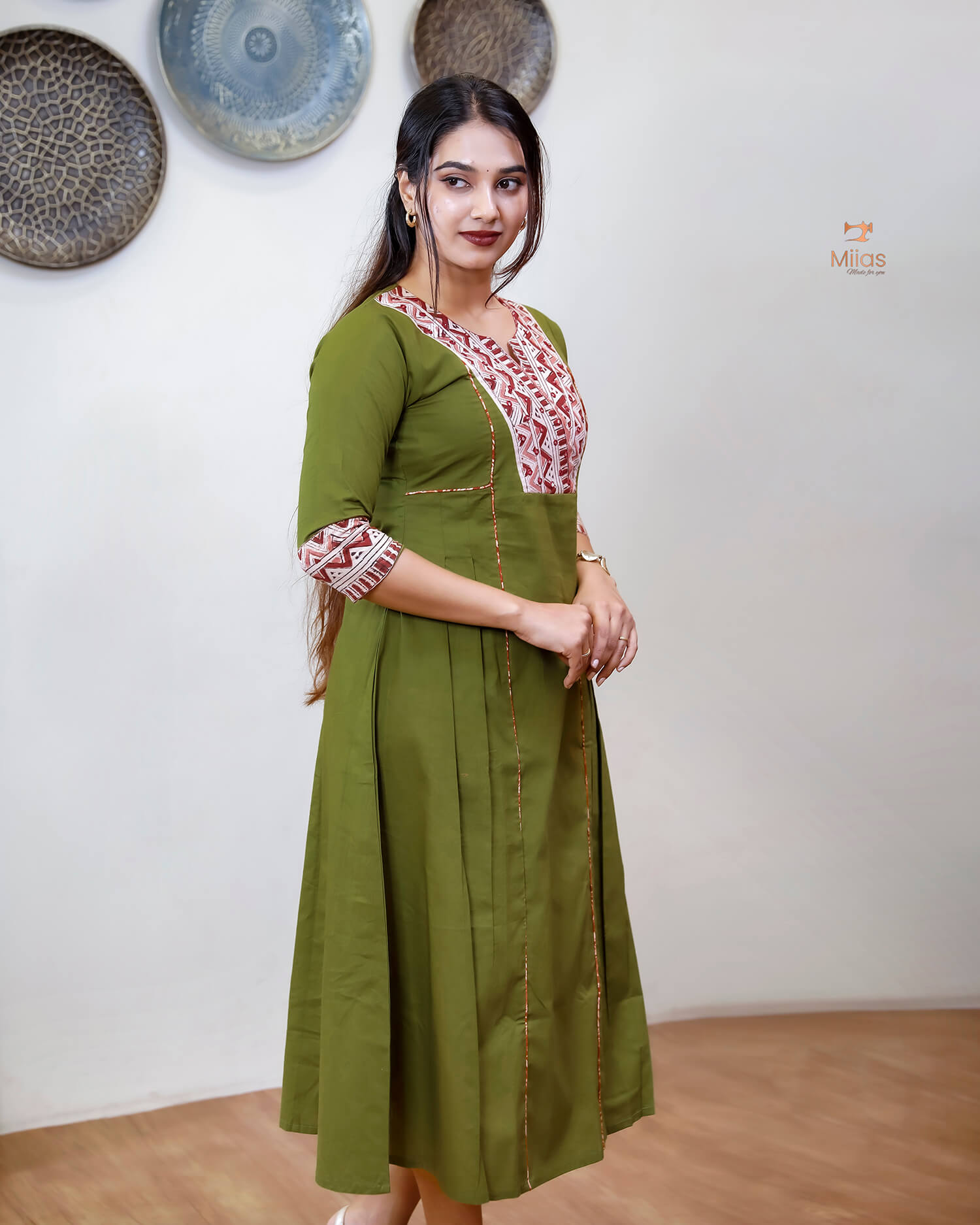 Cotton Kurti: Kalamkari & Mirror Work Printed Elegance-Mehendi Green.