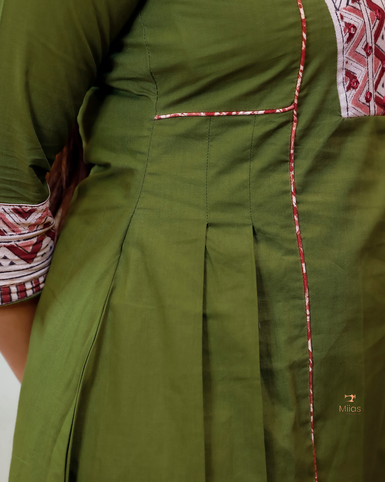 Cotton Kurti: Kalamkari & Mirror Work Printed Elegance-Mehendi Green.
